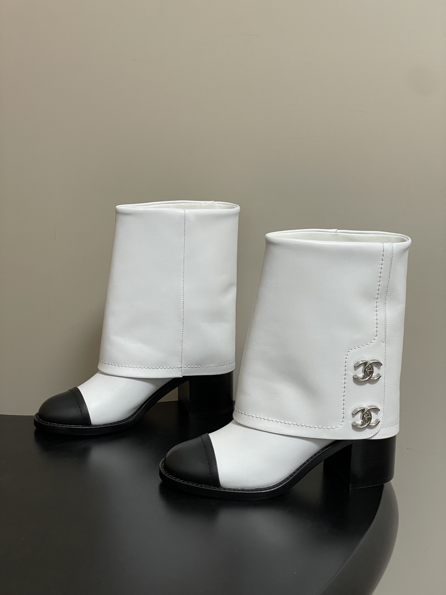 ua Ch*el short boots 7cm heel
