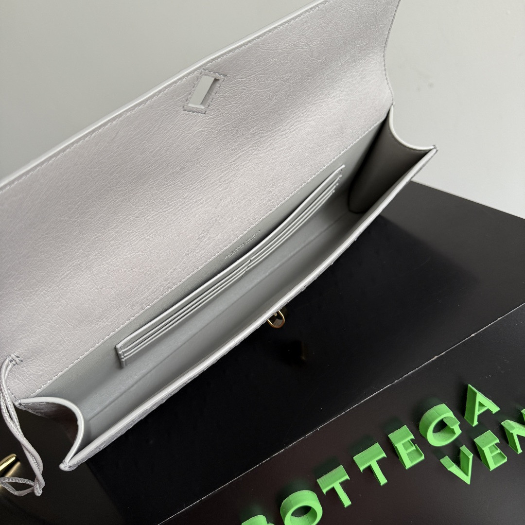 bo*te*ga Ve*ne*ta andiamo clutch 13x31x3cm
