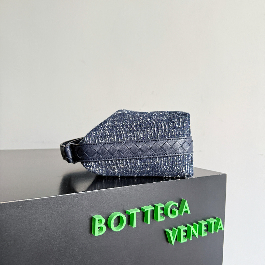 bo*te*ga Ve*ne*ta wallace 13x20x9.5cm