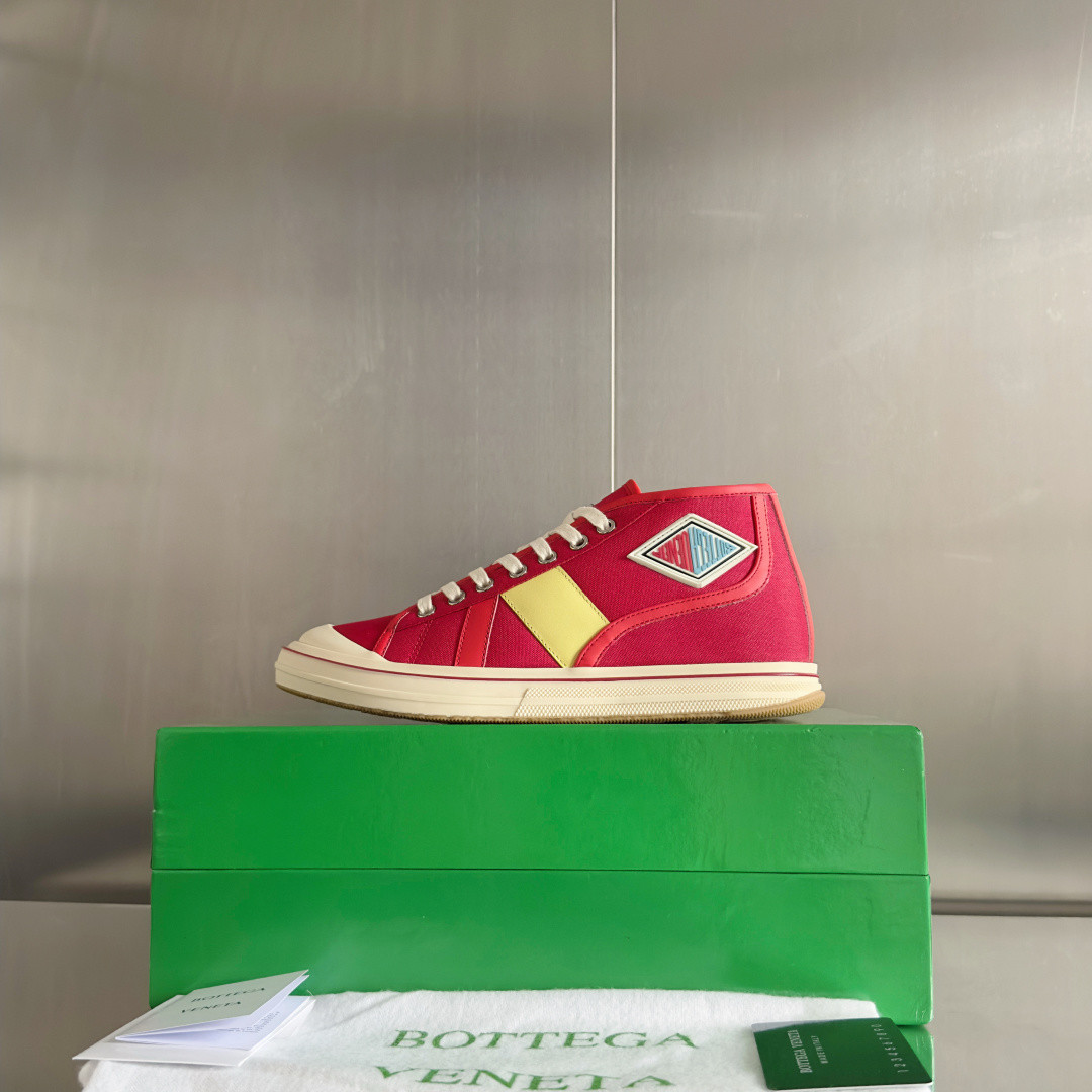 ua bo*te*ga Ve*ne*ta eliot sneaker