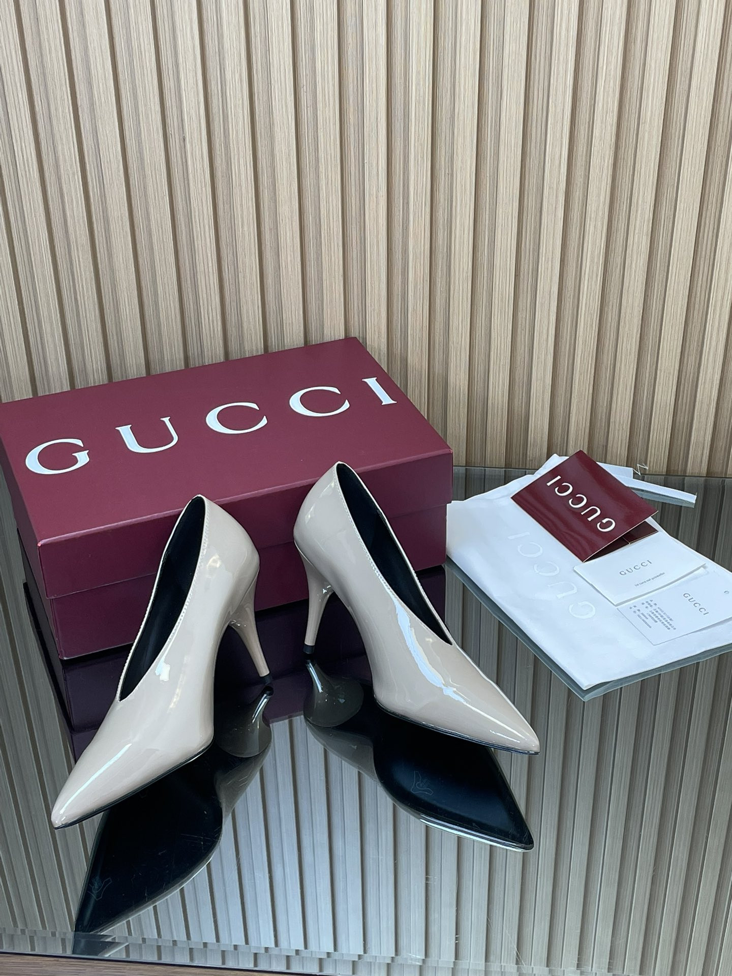 ua G*u*i 97 heeled pump