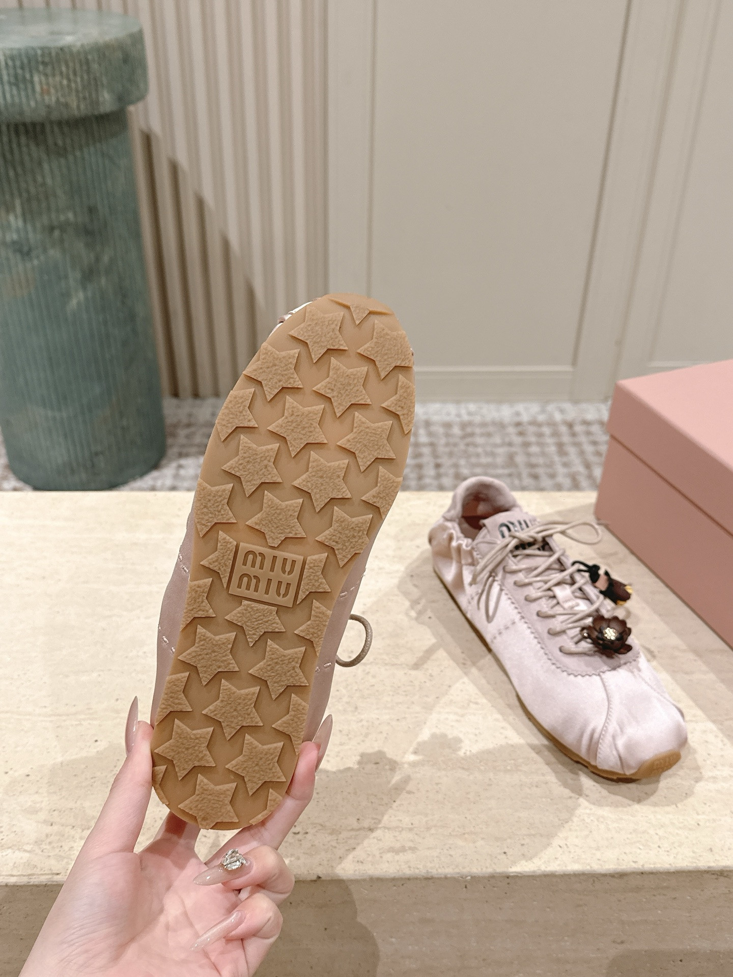 ua M1v M1v plume satin sneakers
