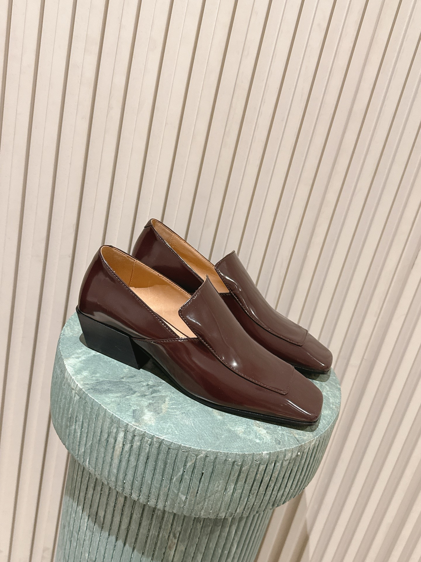 ua bo*te*ga Ve*ne*ta ventura loafer