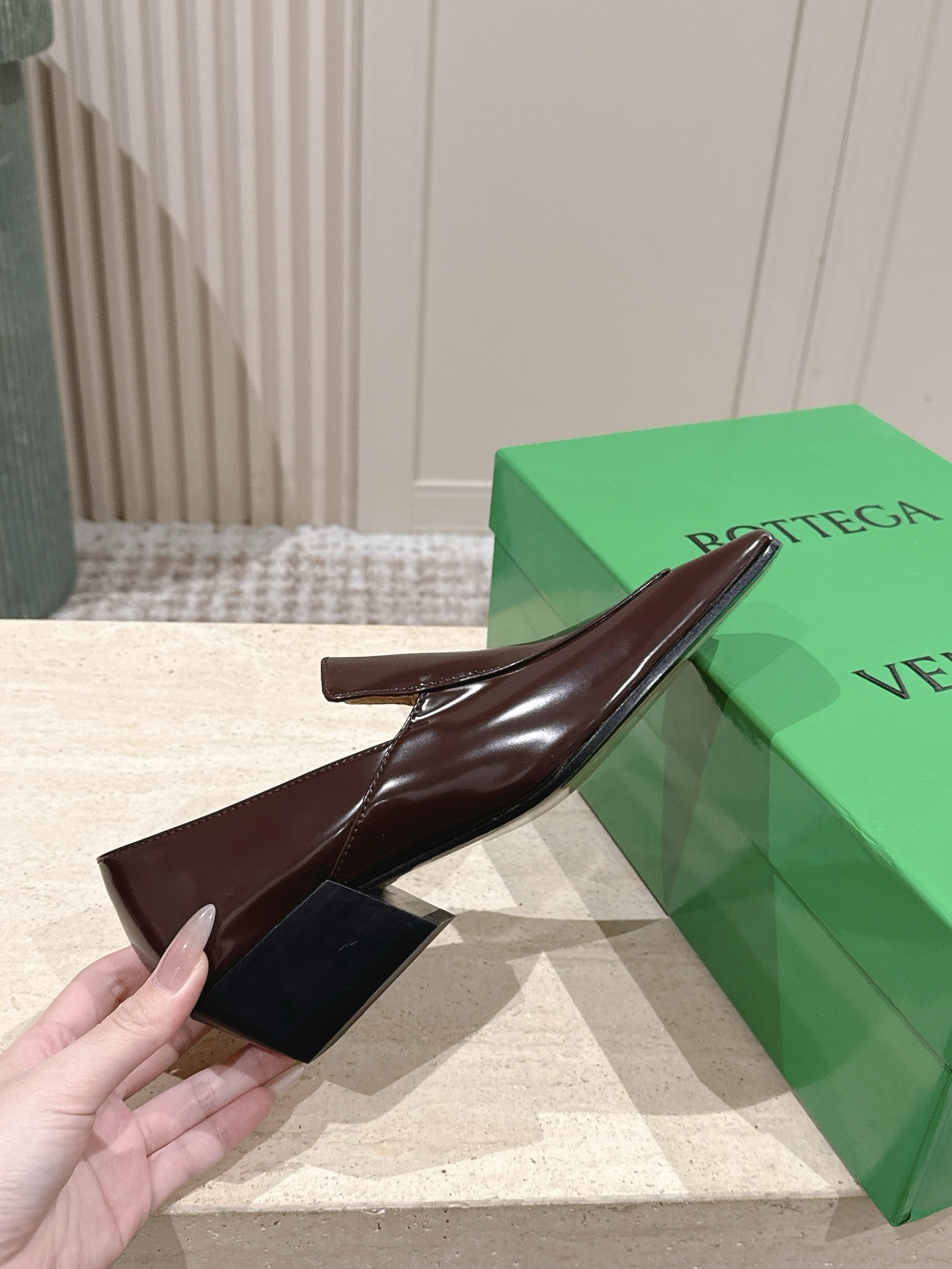 ua bo*te*ga Ve*ne*ta ventura loafer