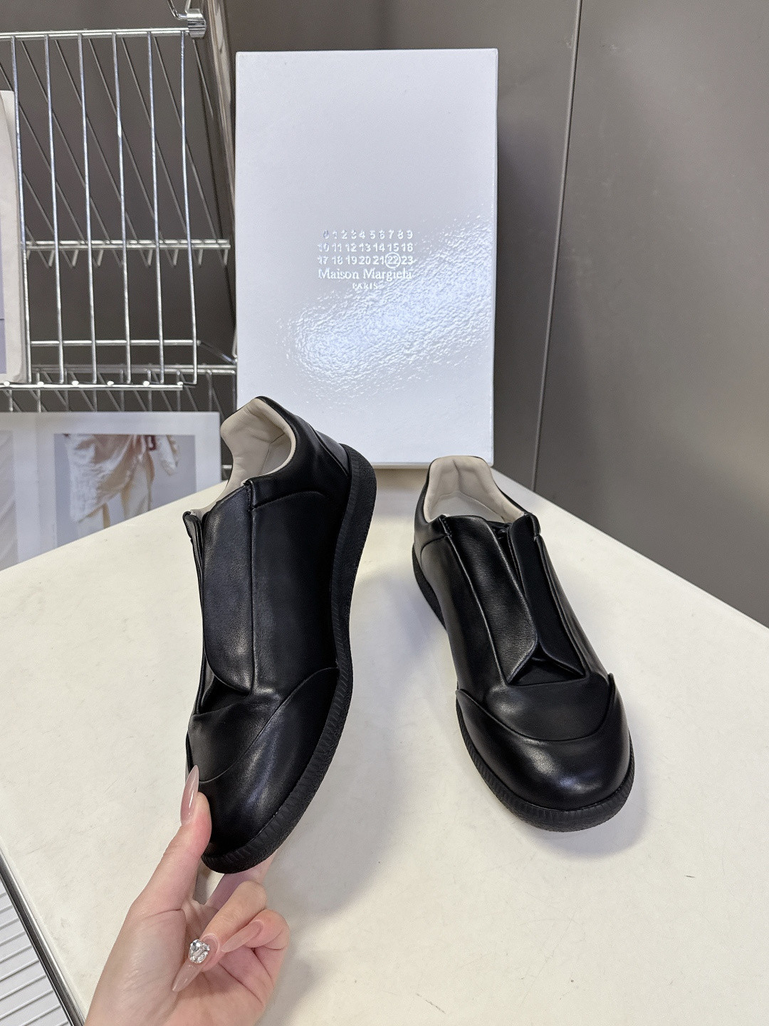 ua ma*s*n Ma*i*la future sneaker