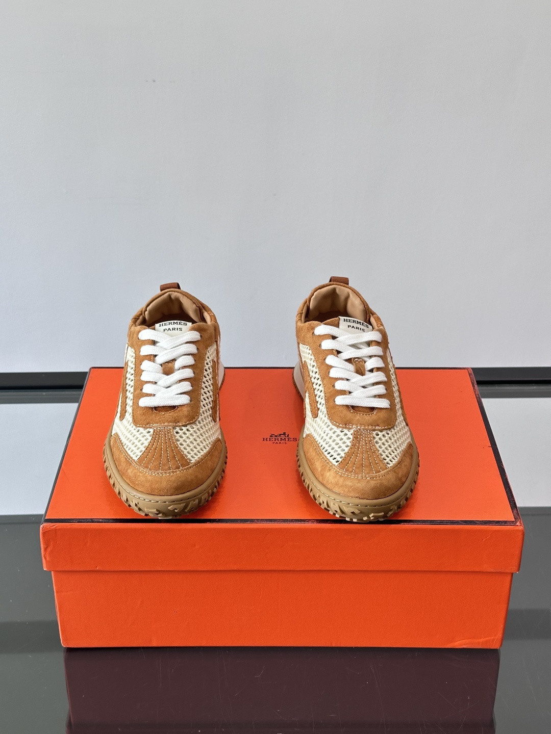 ua H**mes jet sneaker