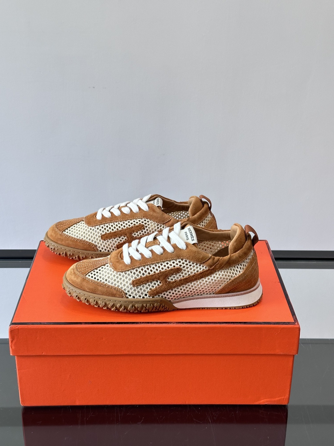 ua H**mes jet sneaker