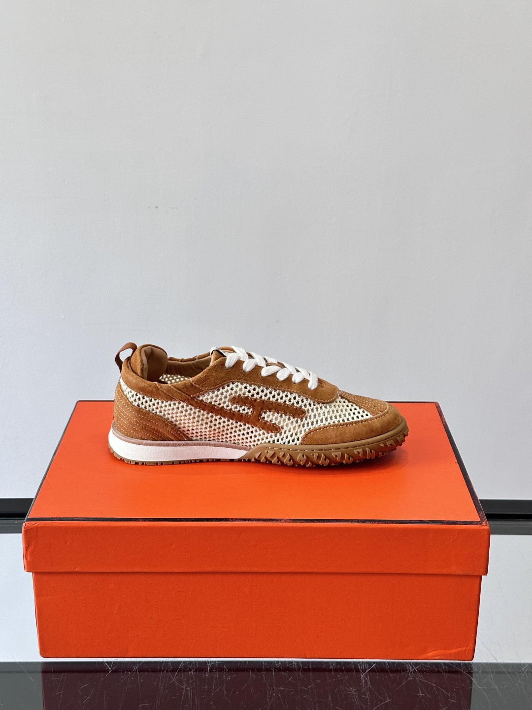 ua H**mes jet sneaker