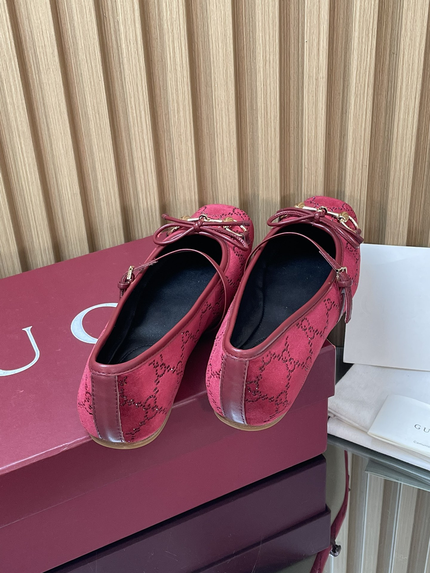 ua G*u*i horsebit ballet flat