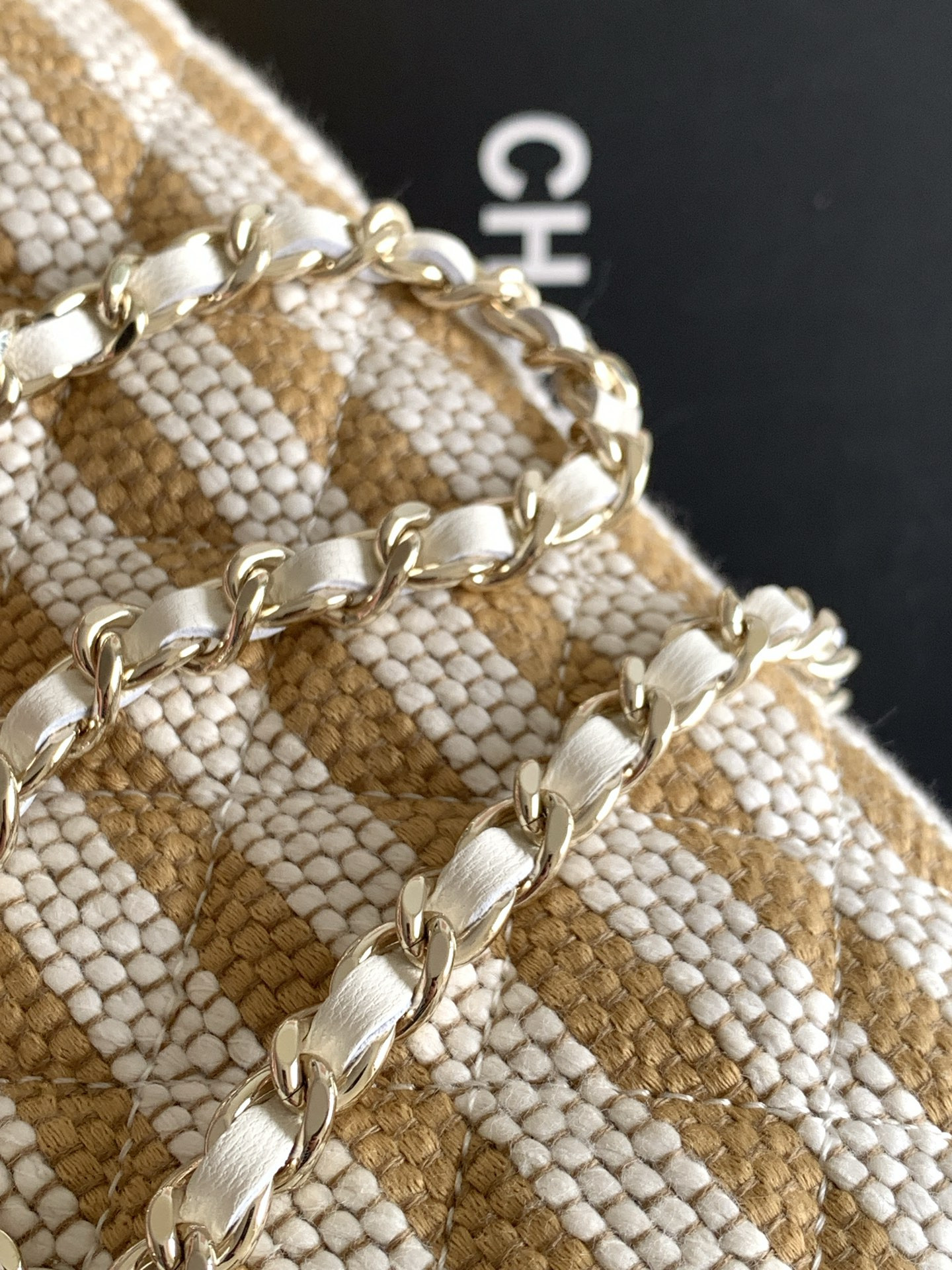 Ch*el clutch with chain 11.5x18.5x11cm