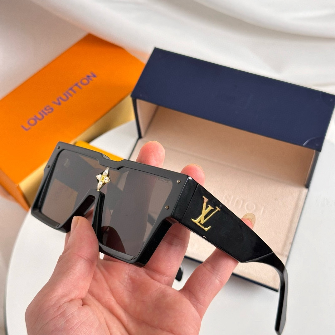 LV Glasses Z1551E