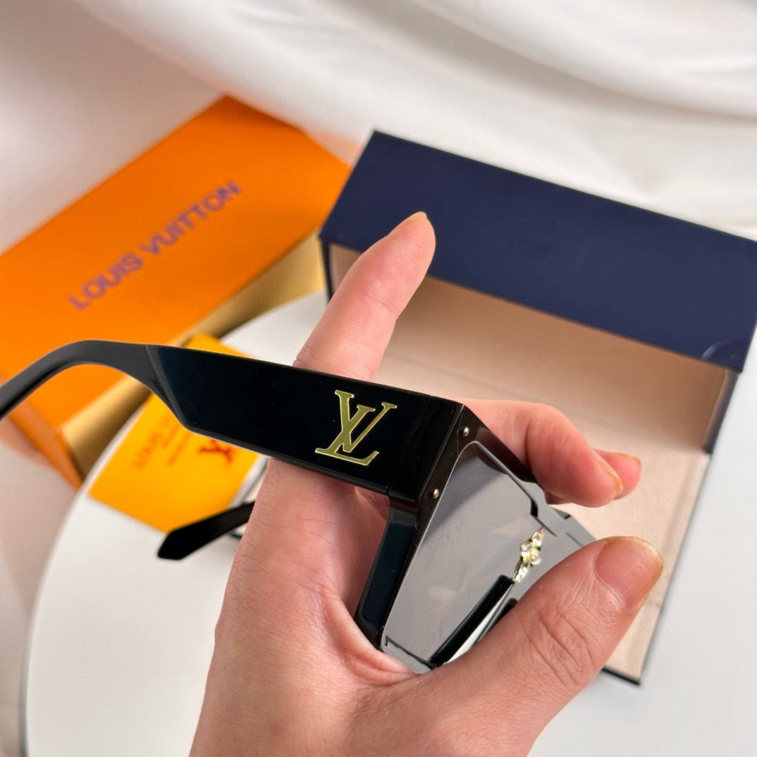 LV Glasses Z1551E
