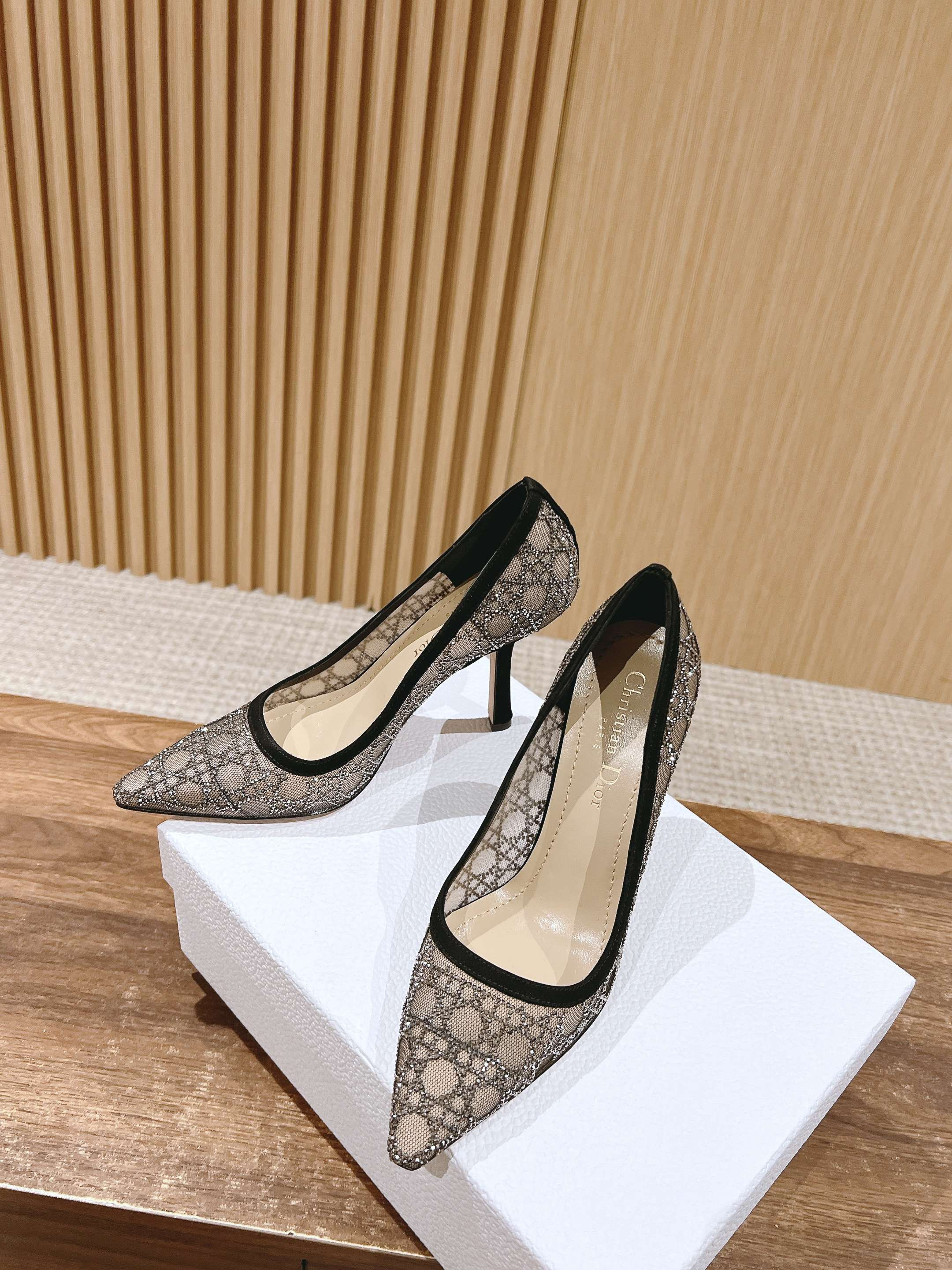 ua D*or aD*orable pump