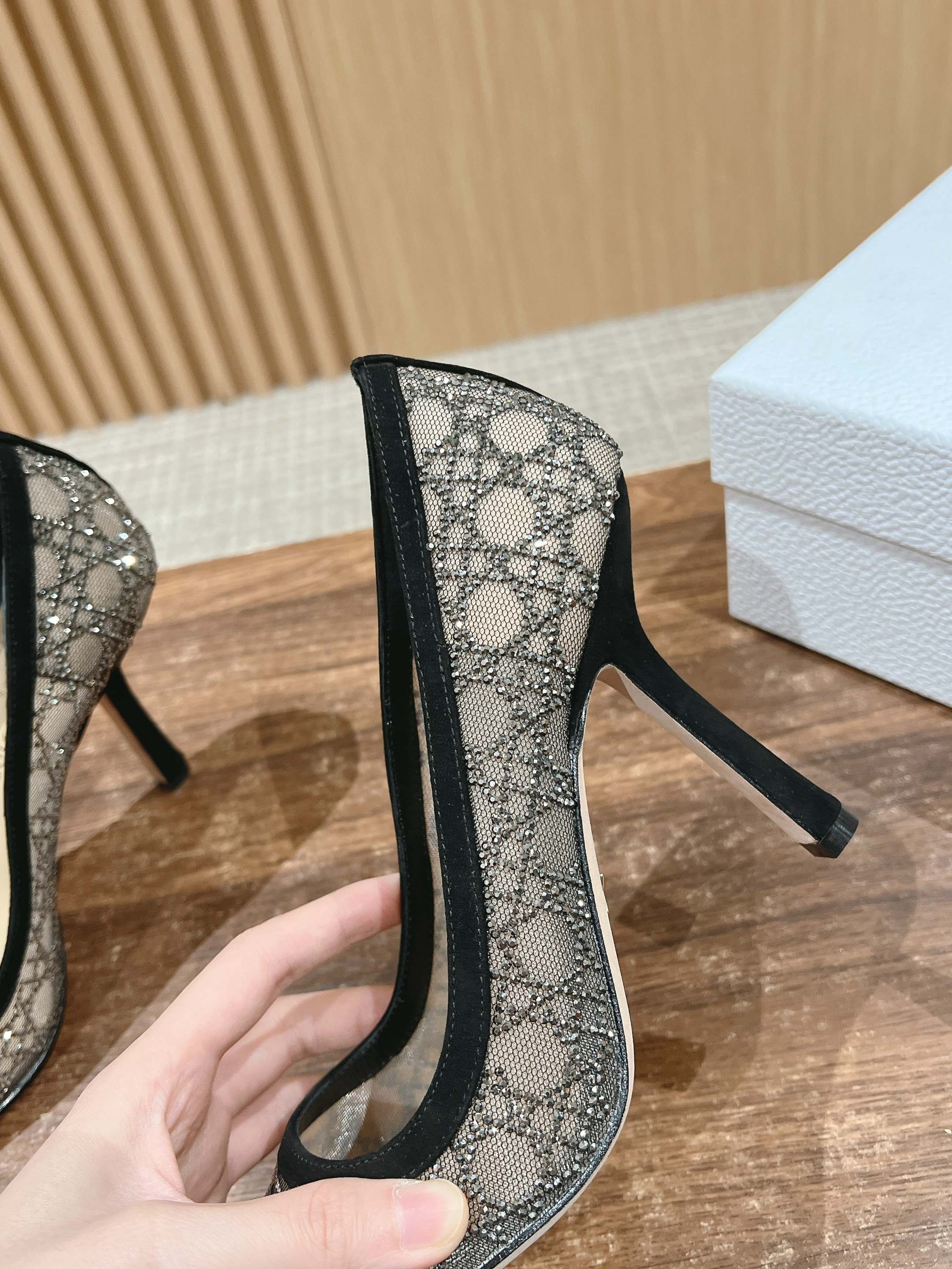 ua D*or aD*orable pump
