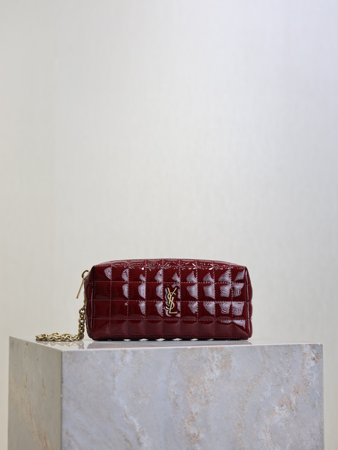 Y*L cassandre matelassÉ carrÉ pouch on chain in shiny 18.5x8.5x4cm