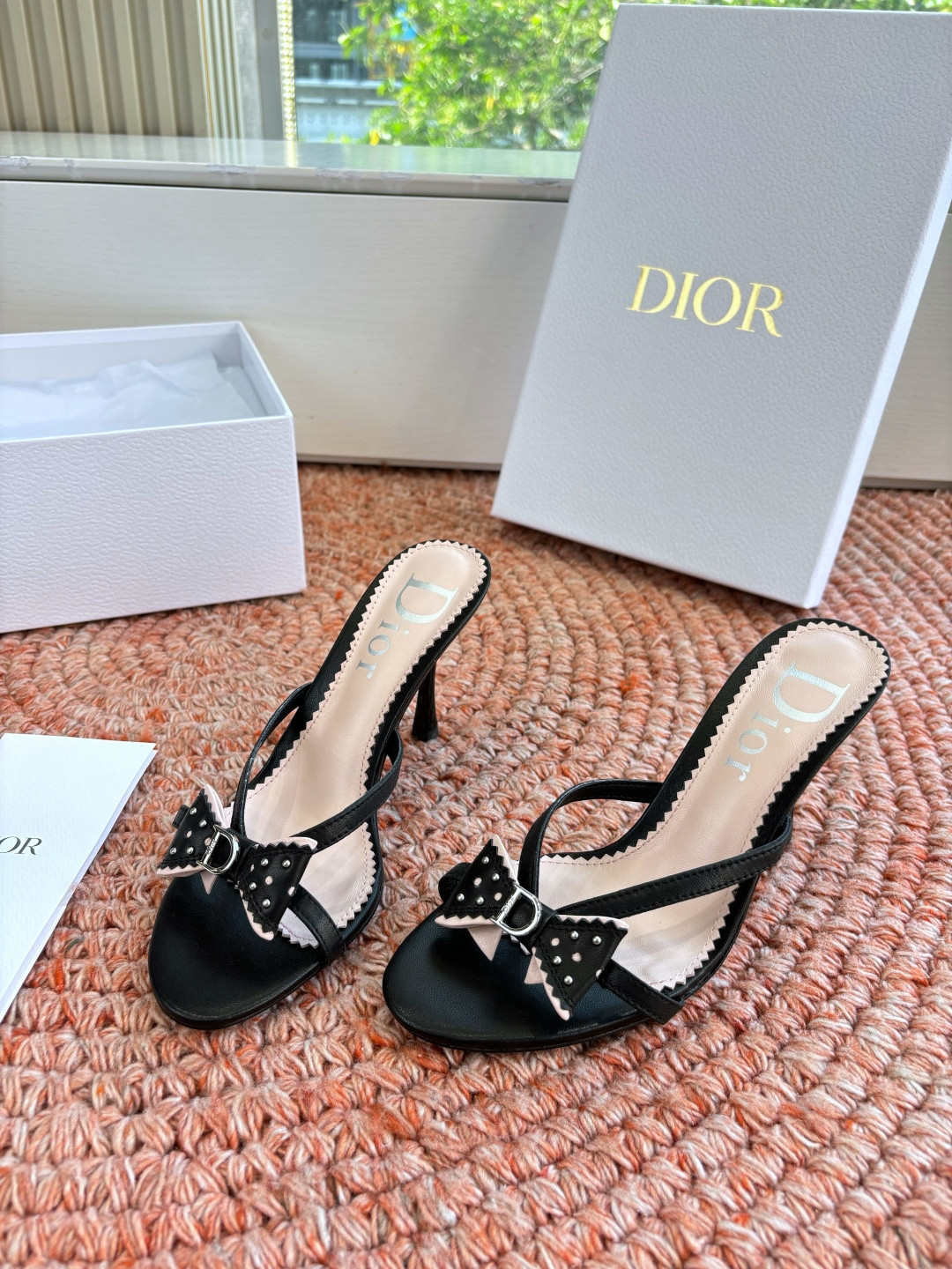 ua D*or slides