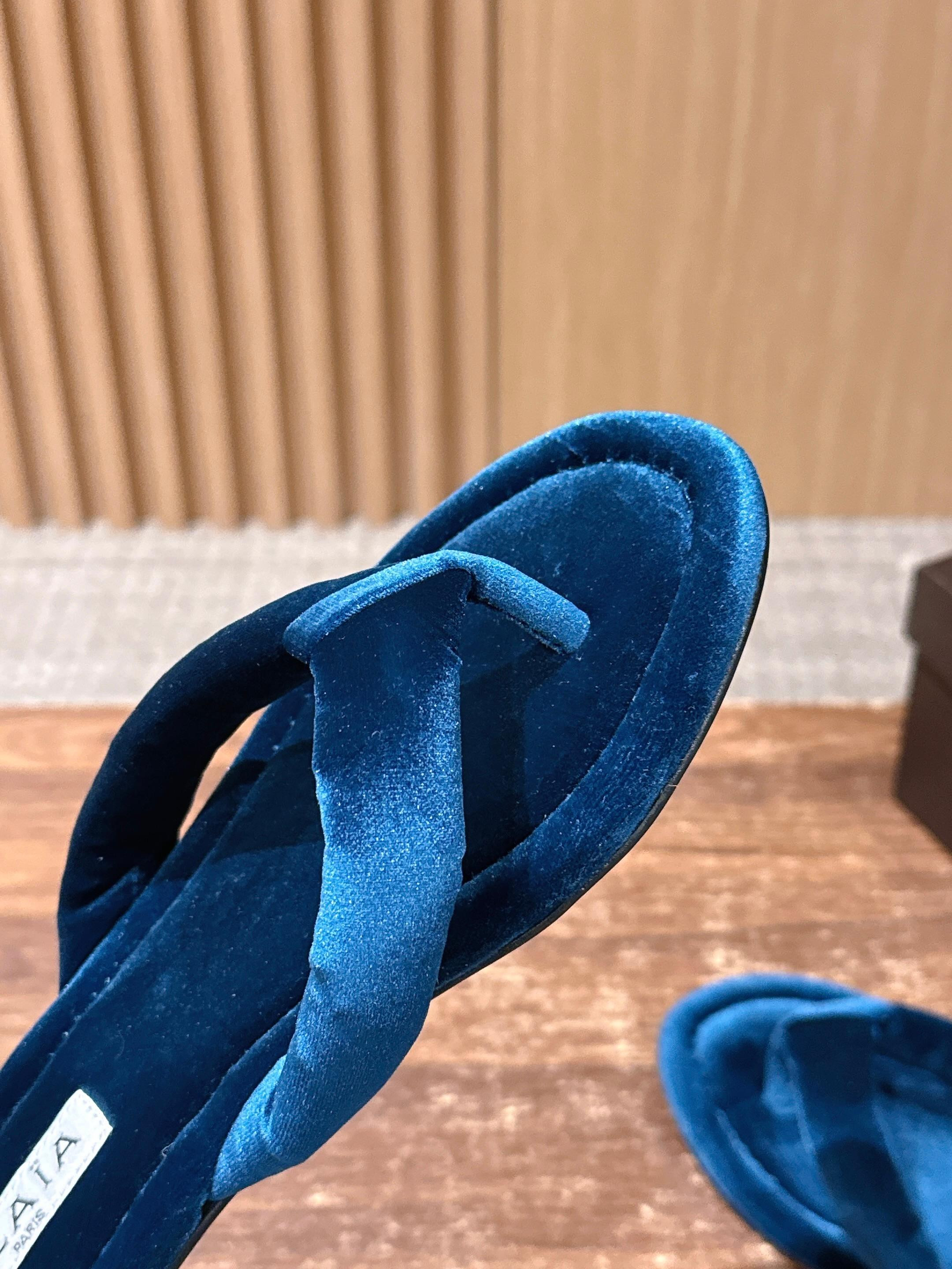 ua A1a1a thong mules in velvet