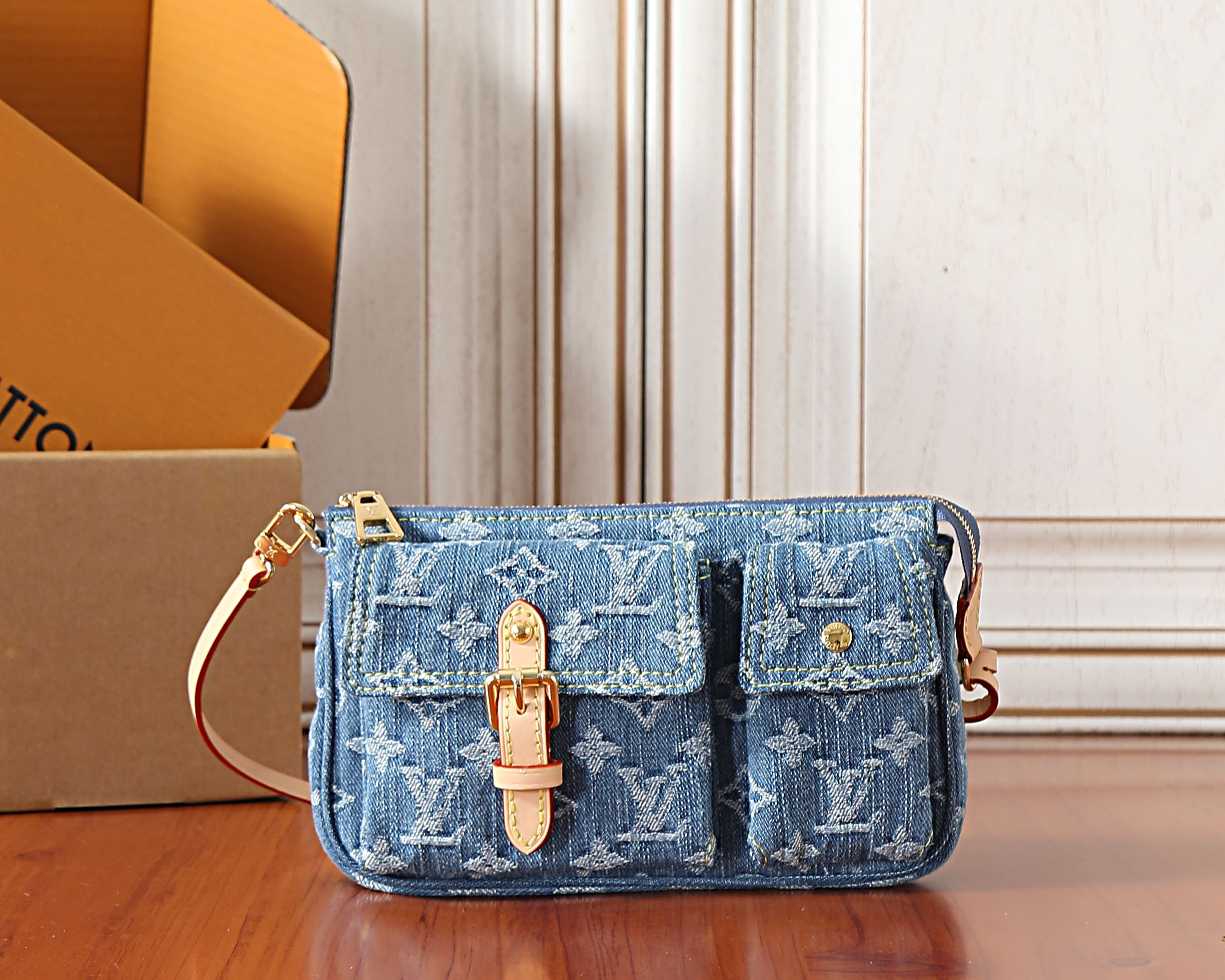 LV Pochette Accessoire Cargo M27602 23.5x14x3xm