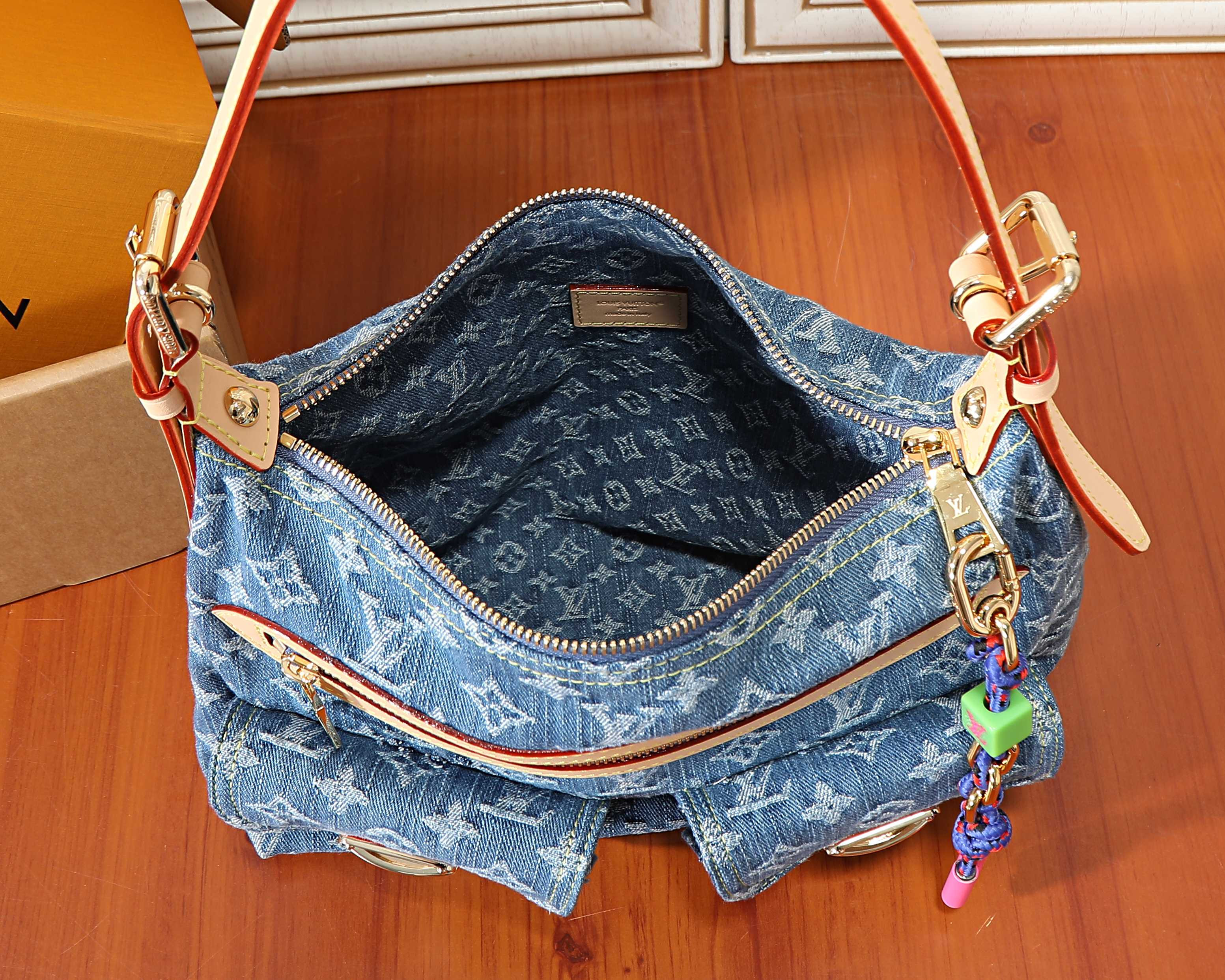 LV Baggy M27329 30x22x13cm