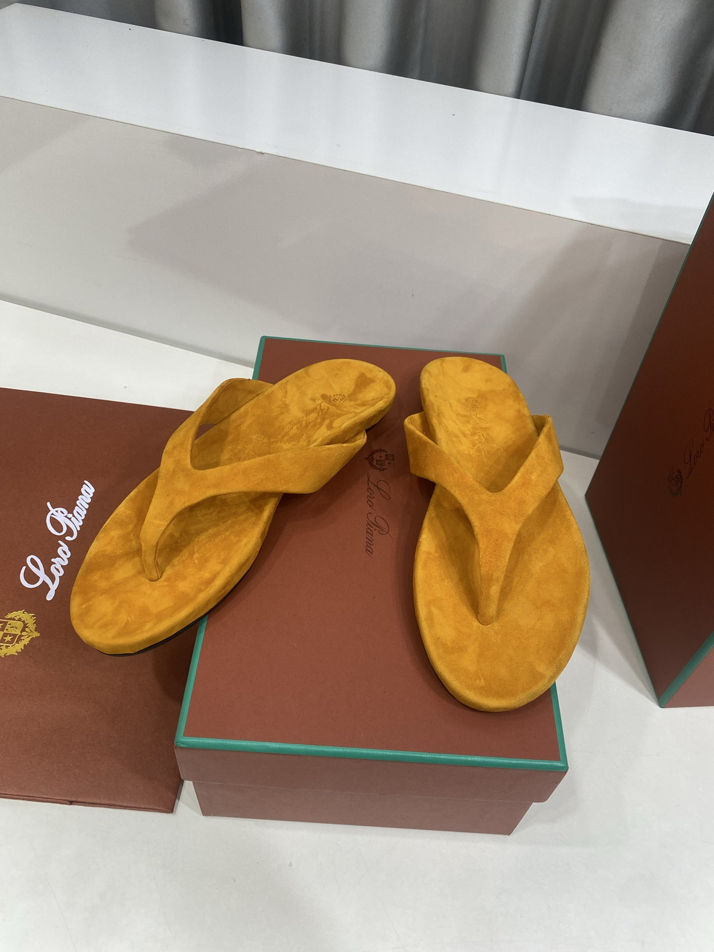 ua L**o p*ana ida sandal