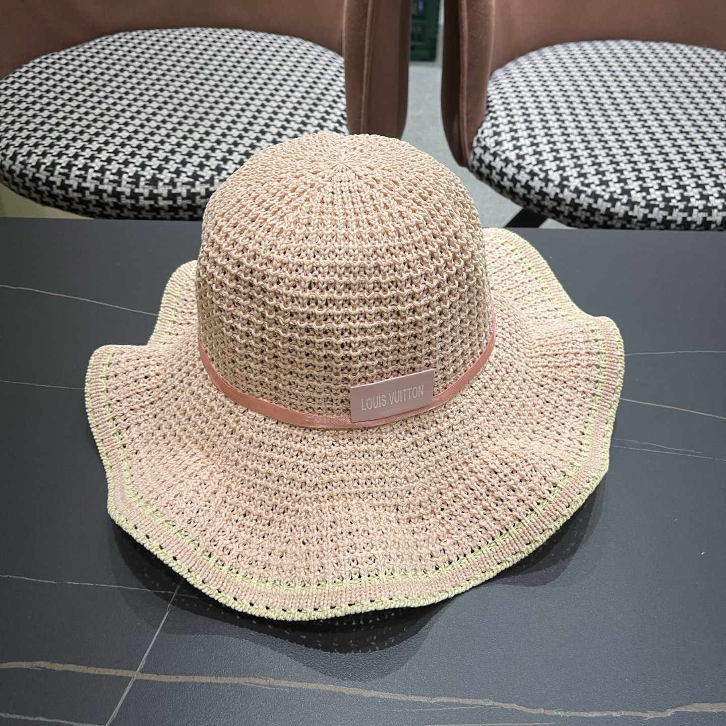l0*is V*t0n straw hat