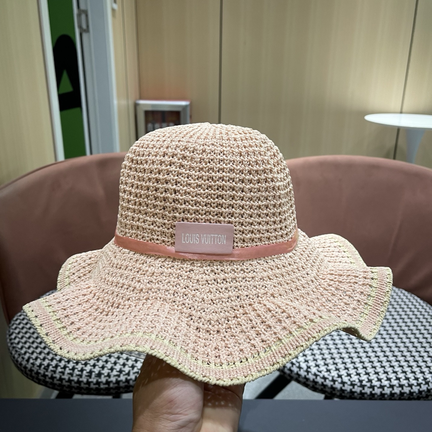 l0*is V*t0n straw hat