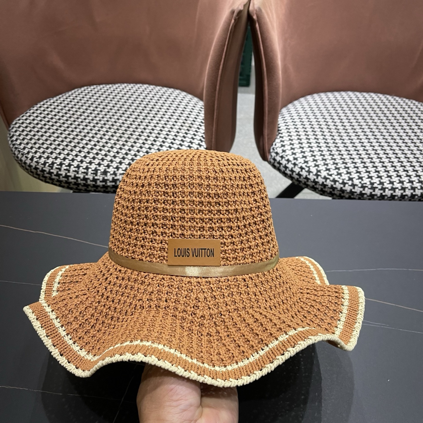 l0*is V*t0n straw hat