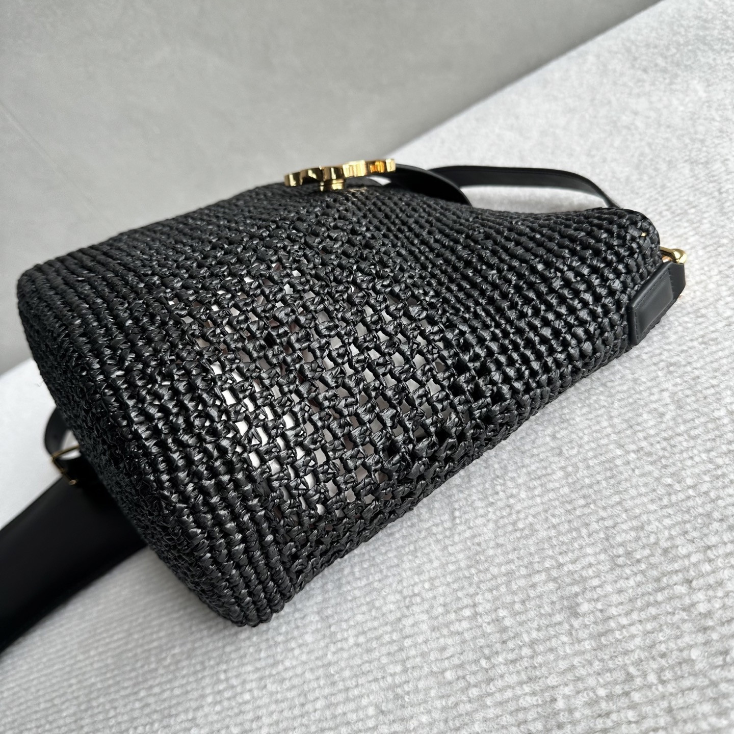 Ce**e l0*ise medium bucket bag made of plant materials and cow leather 23.5x24x16cm