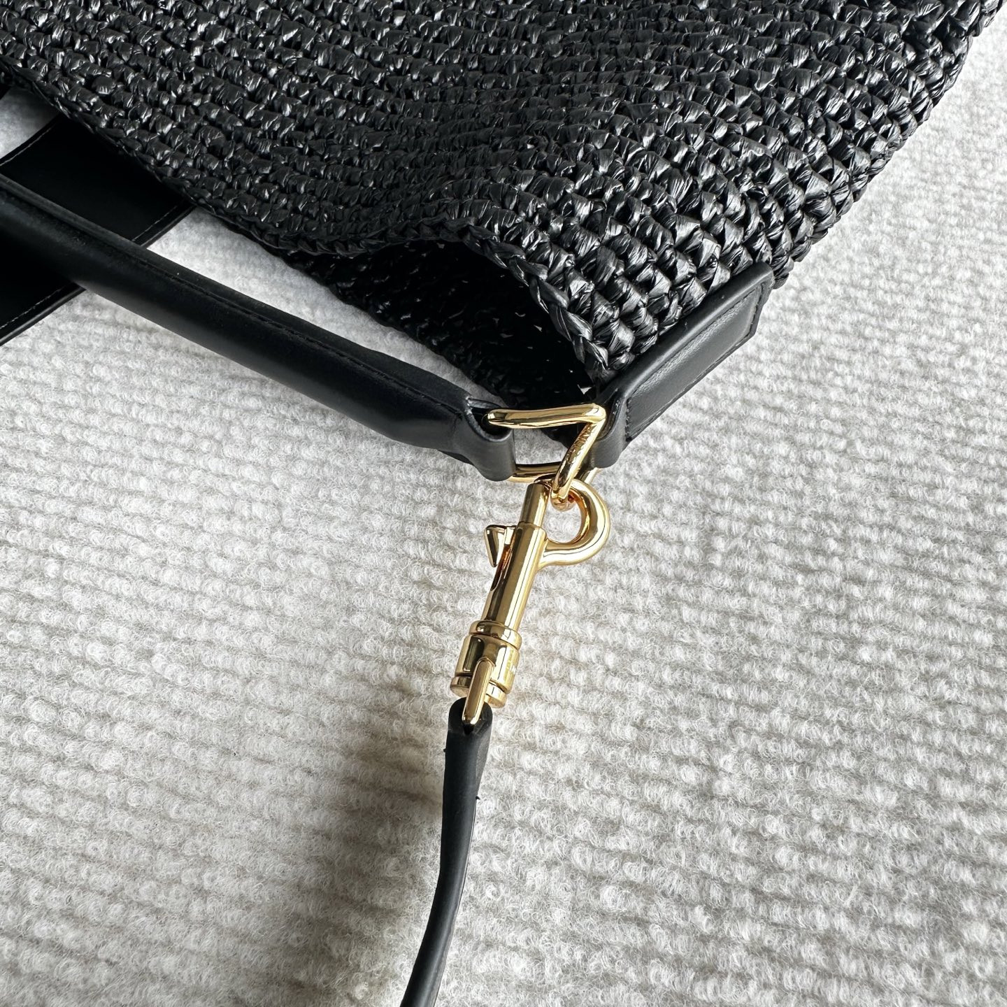 Ce**e l0*ise medium bucket bag made of plant materials and cow leather 23.5x24x16cm