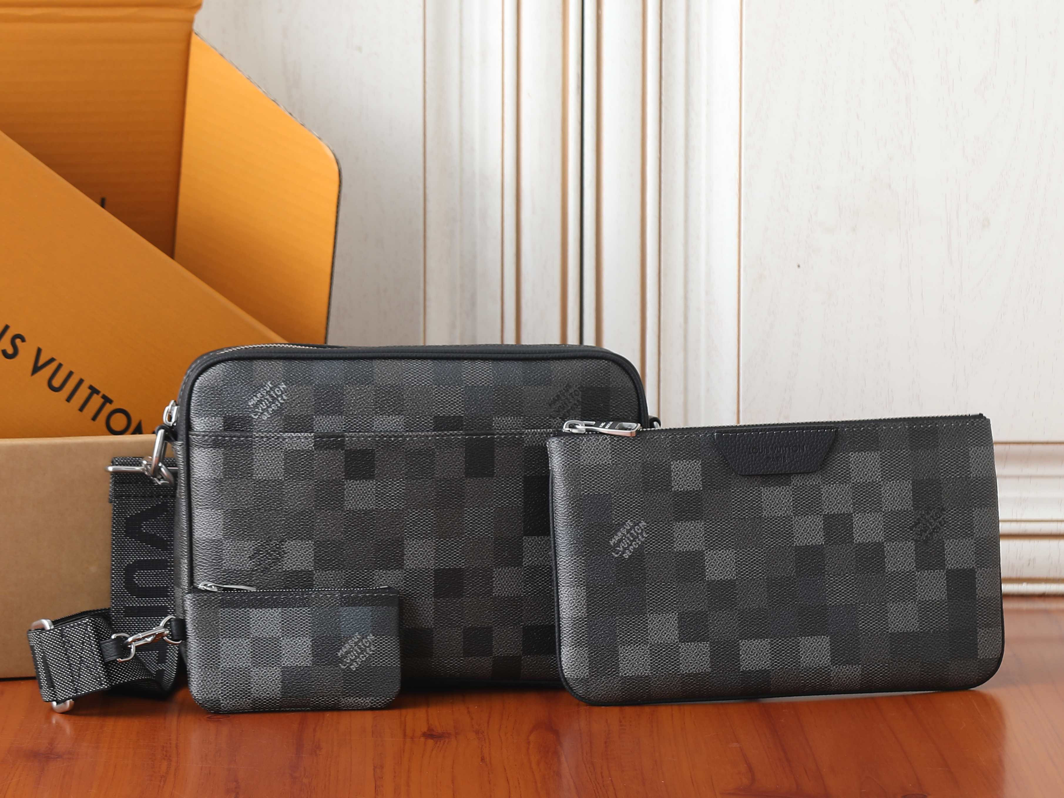 LV Trio Messenger Bag M28602 25x18.5x7cm