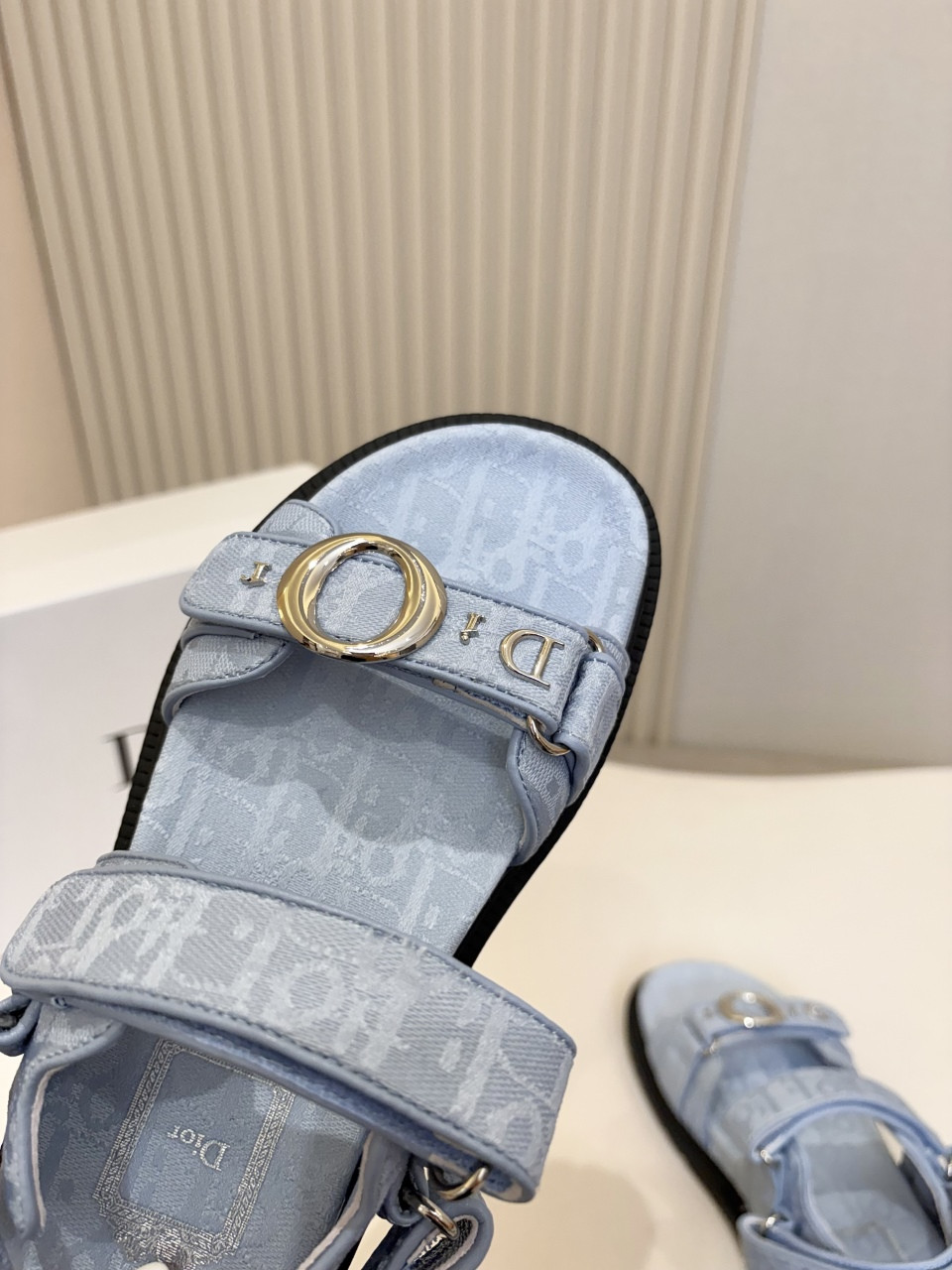 ua D*or myD*or sandal