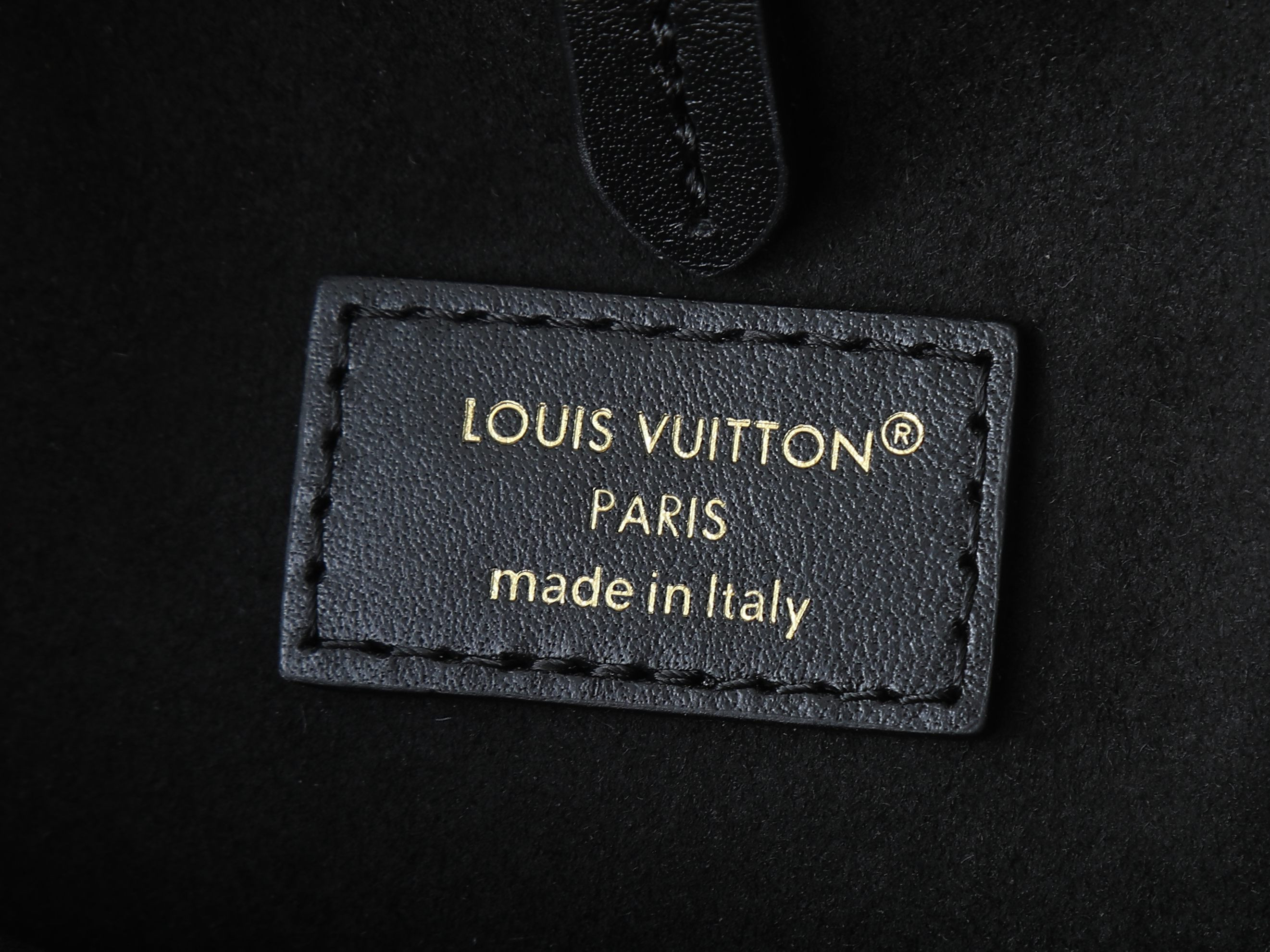 LV Nano Noé Hard Case M29323 15x17x8cm