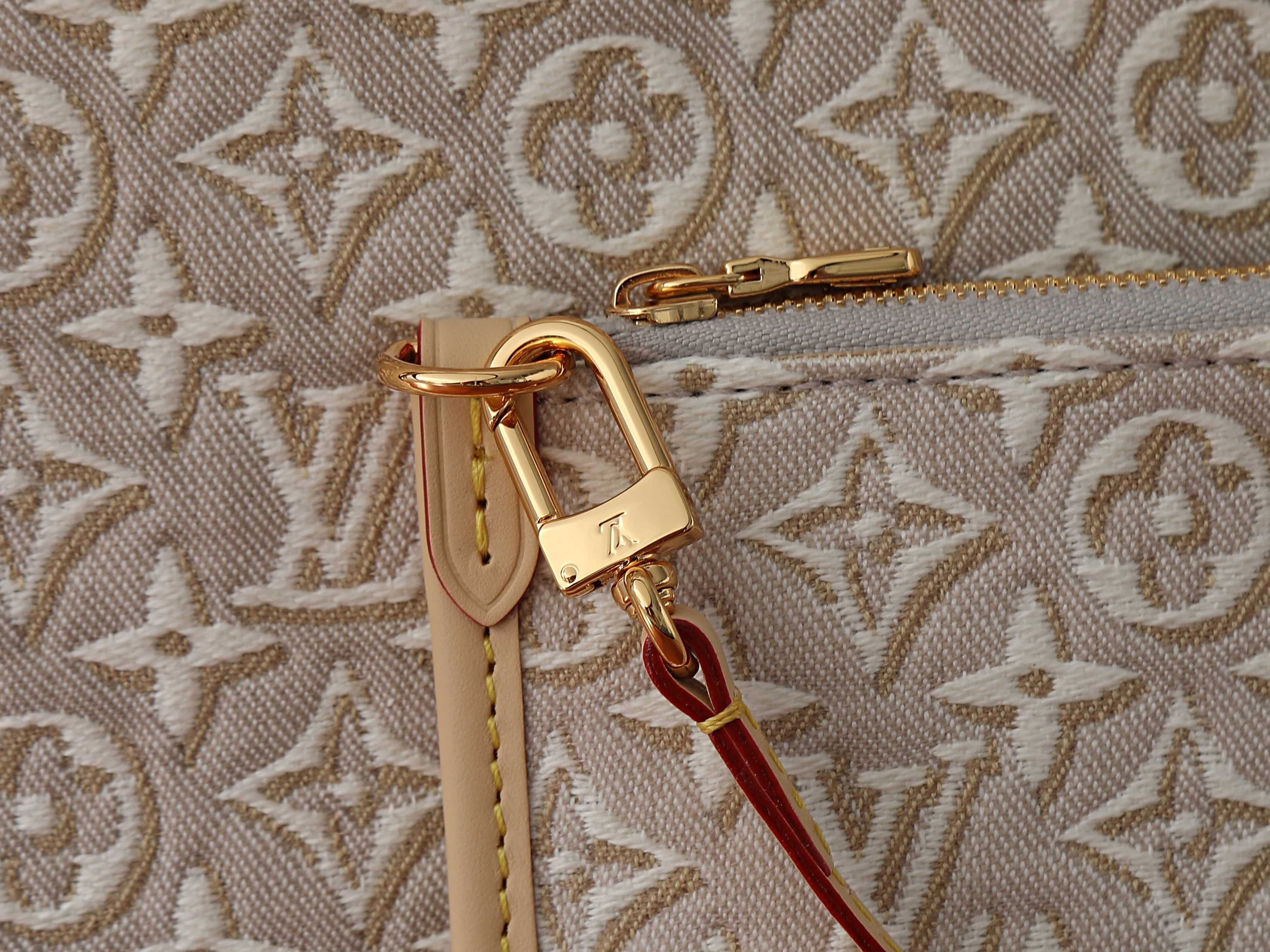 LV Neverfull MM M2A381 47x28x14cm Without Box