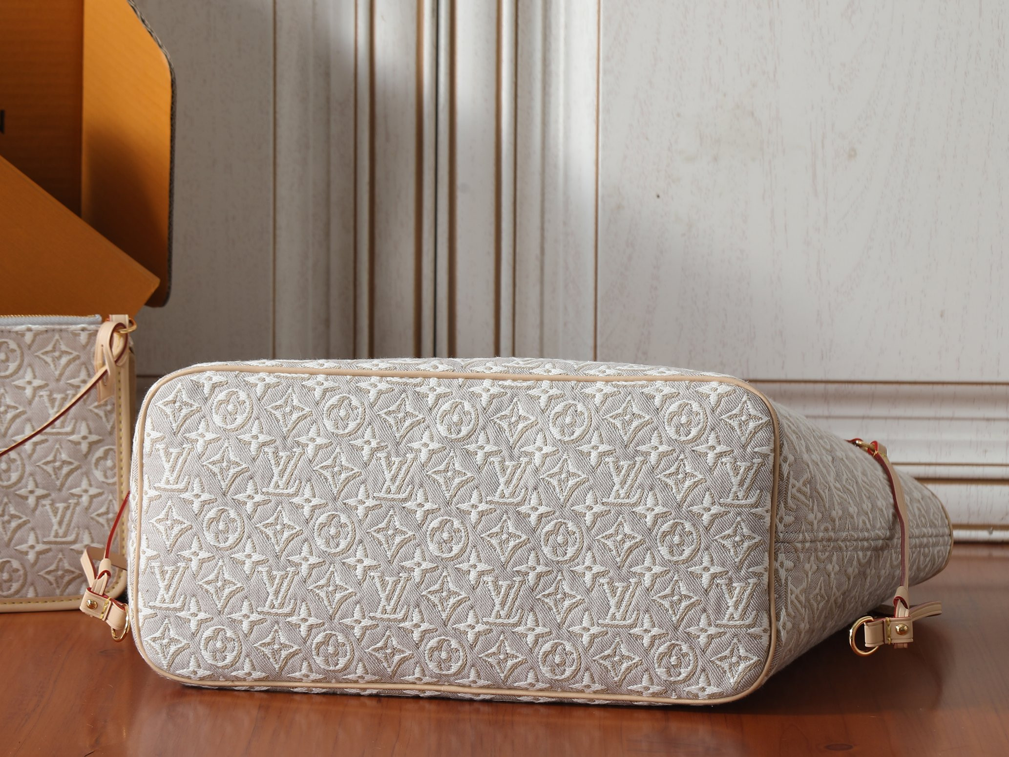 LV Neverfull MM M2A381 47x28x14cm Without Box