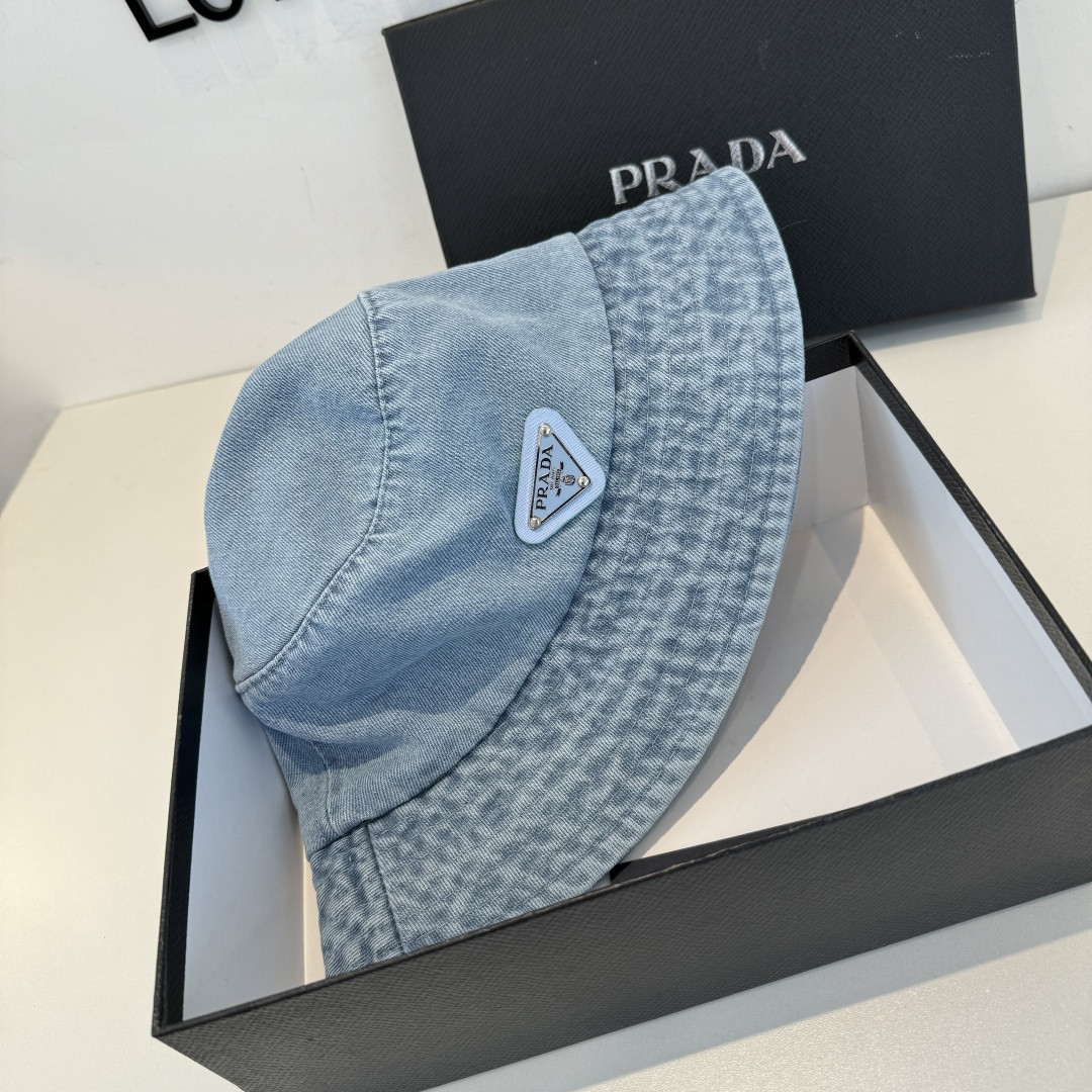 Pra*a bucket hat