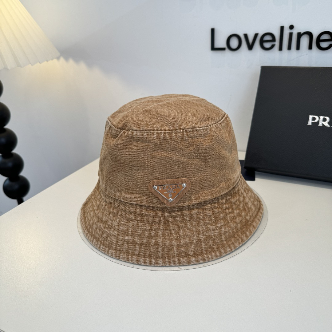 Pra*a bucket hat