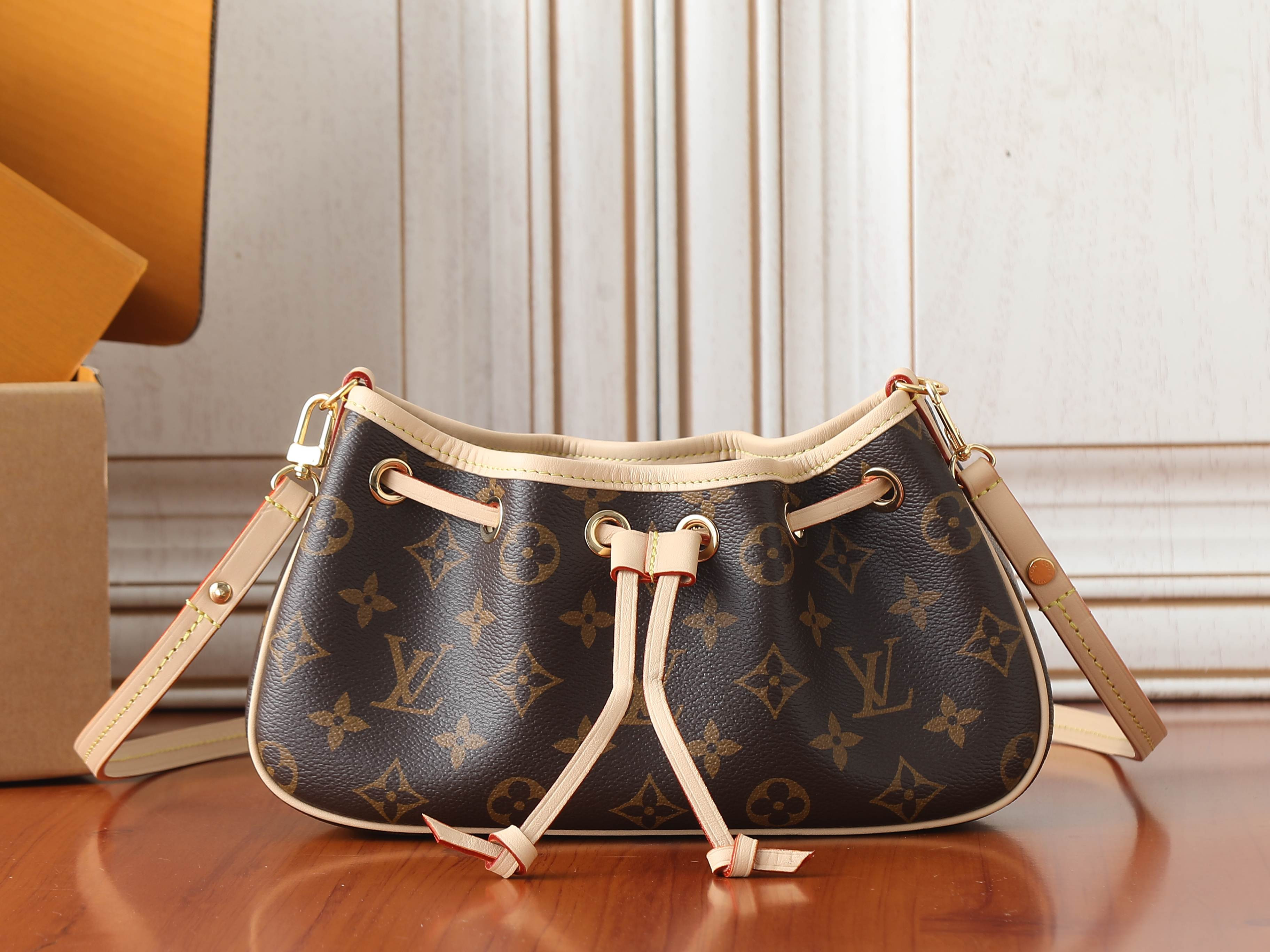 LV Nano Frivole M29537 24x13x8cm