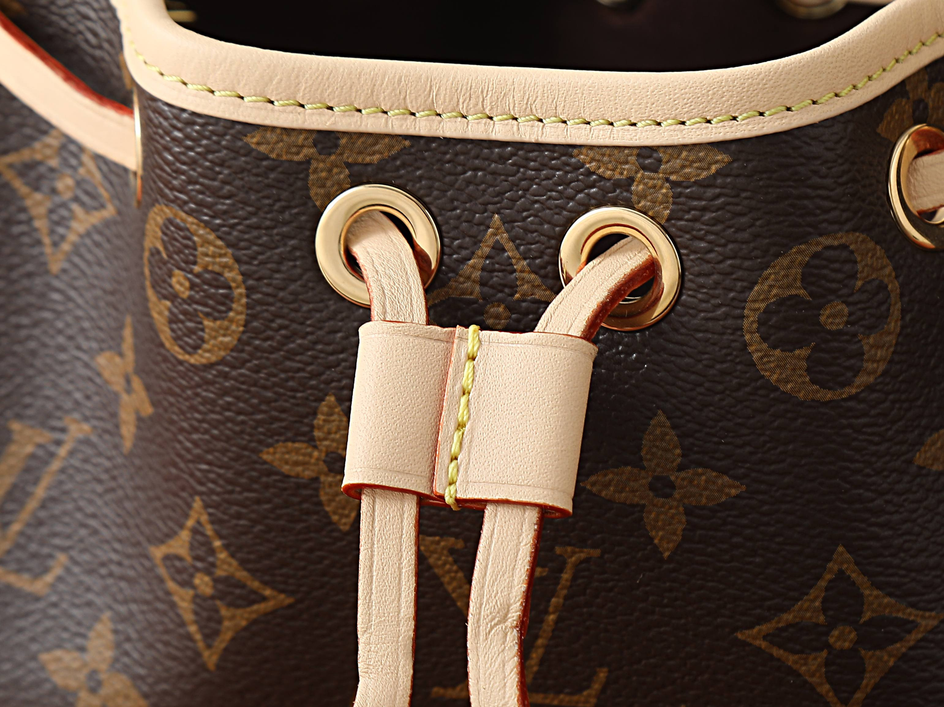 LV Nano Frivole M29537 24x13x8cm