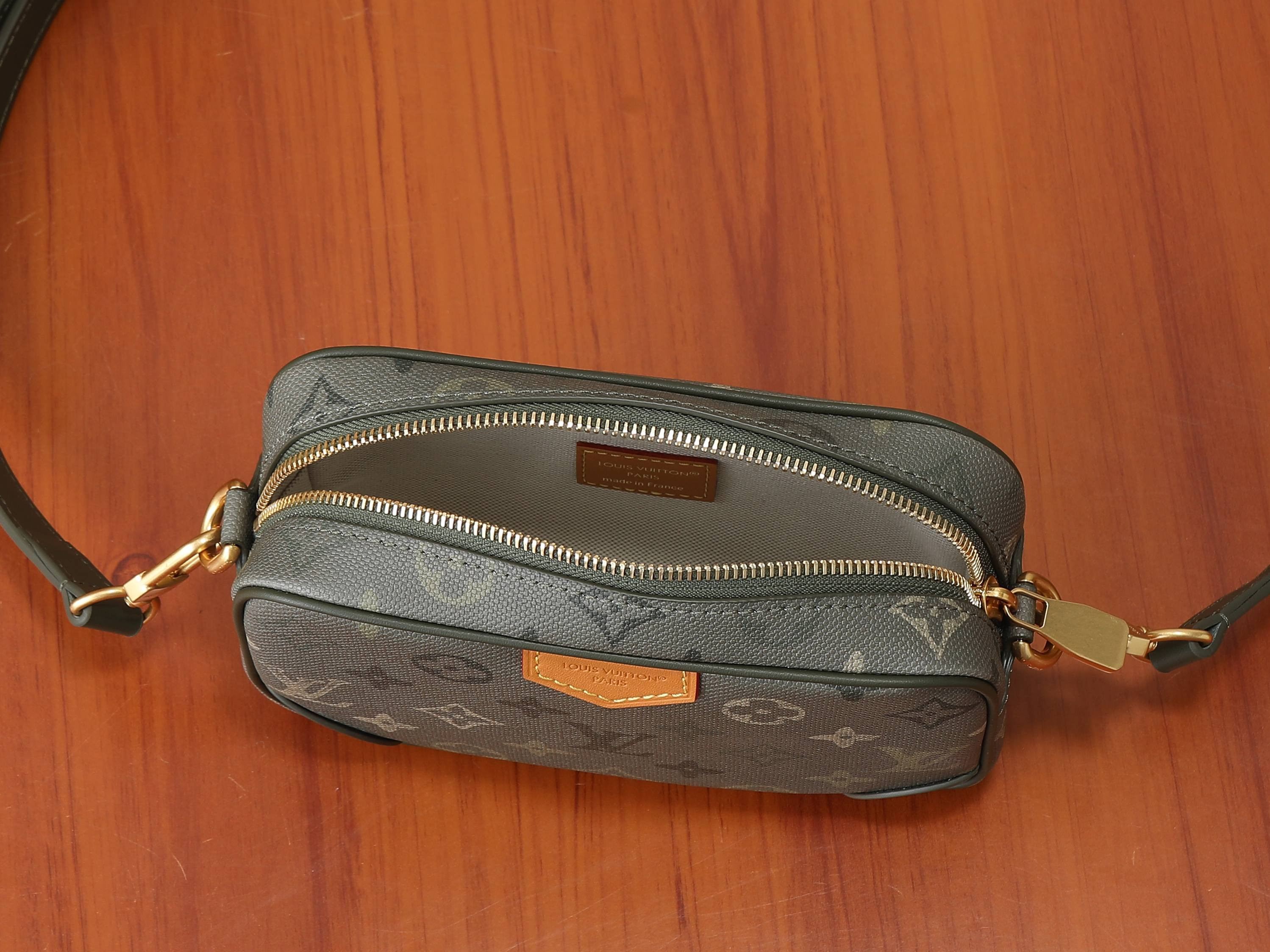 LV Trocadero Wearable Wallet M26937 20x13x6.5cm