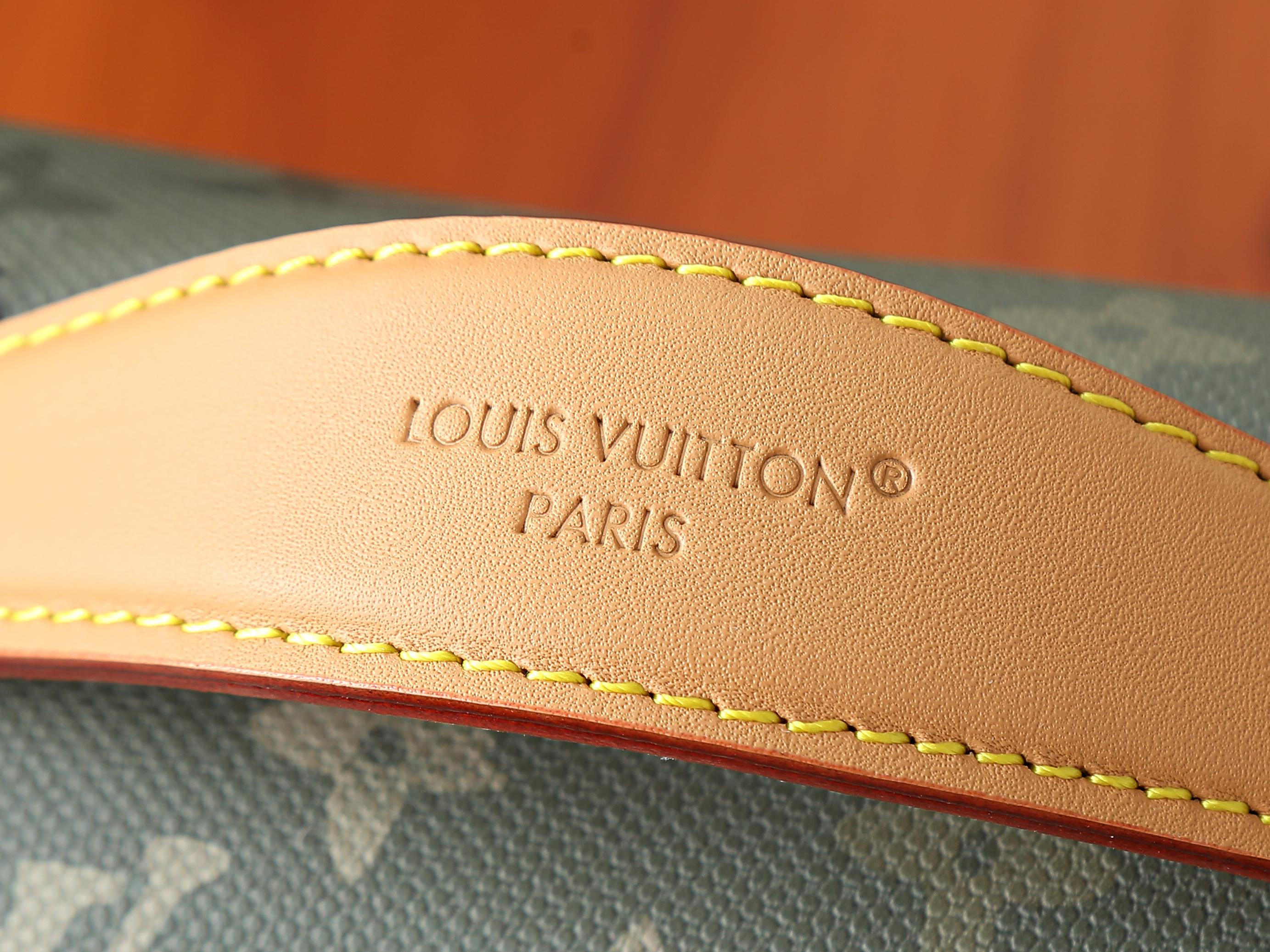 LV Rush Bumbag M26933 30x15x8cm