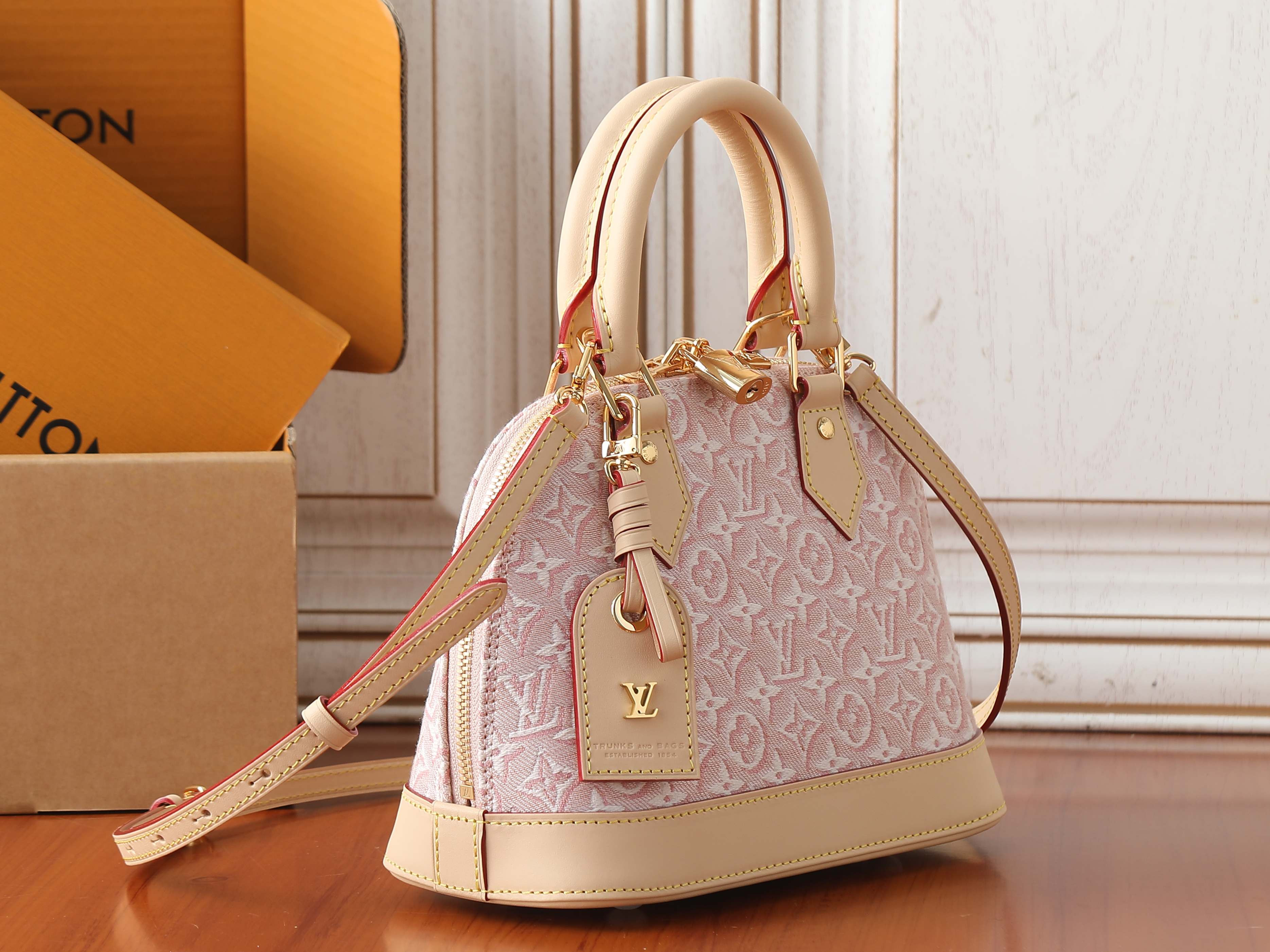 LV Alma BB M2A378 23.5x17.5x11.5cm