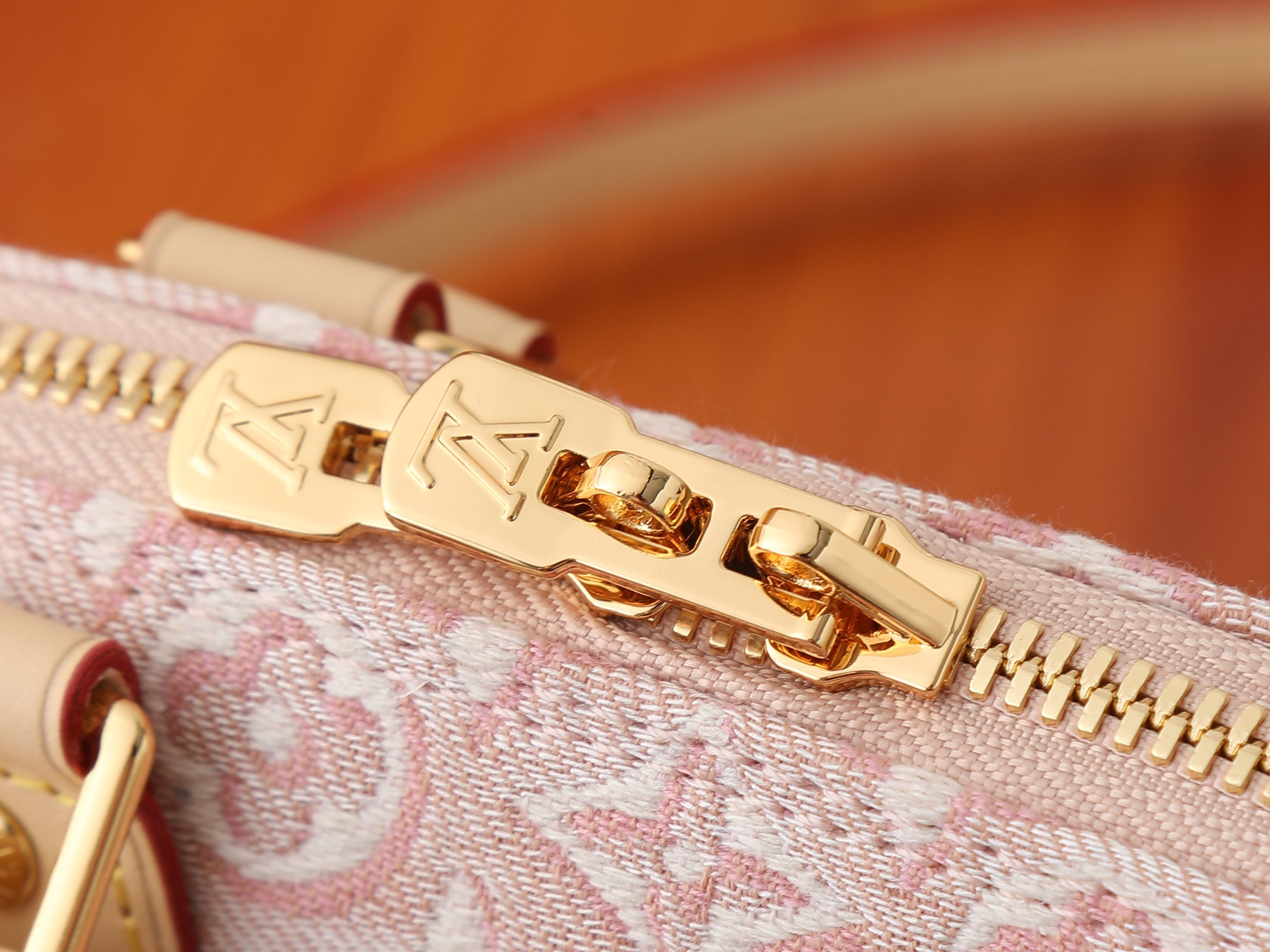 LV Alma BB M2A378 23.5x17.5x11.5cm