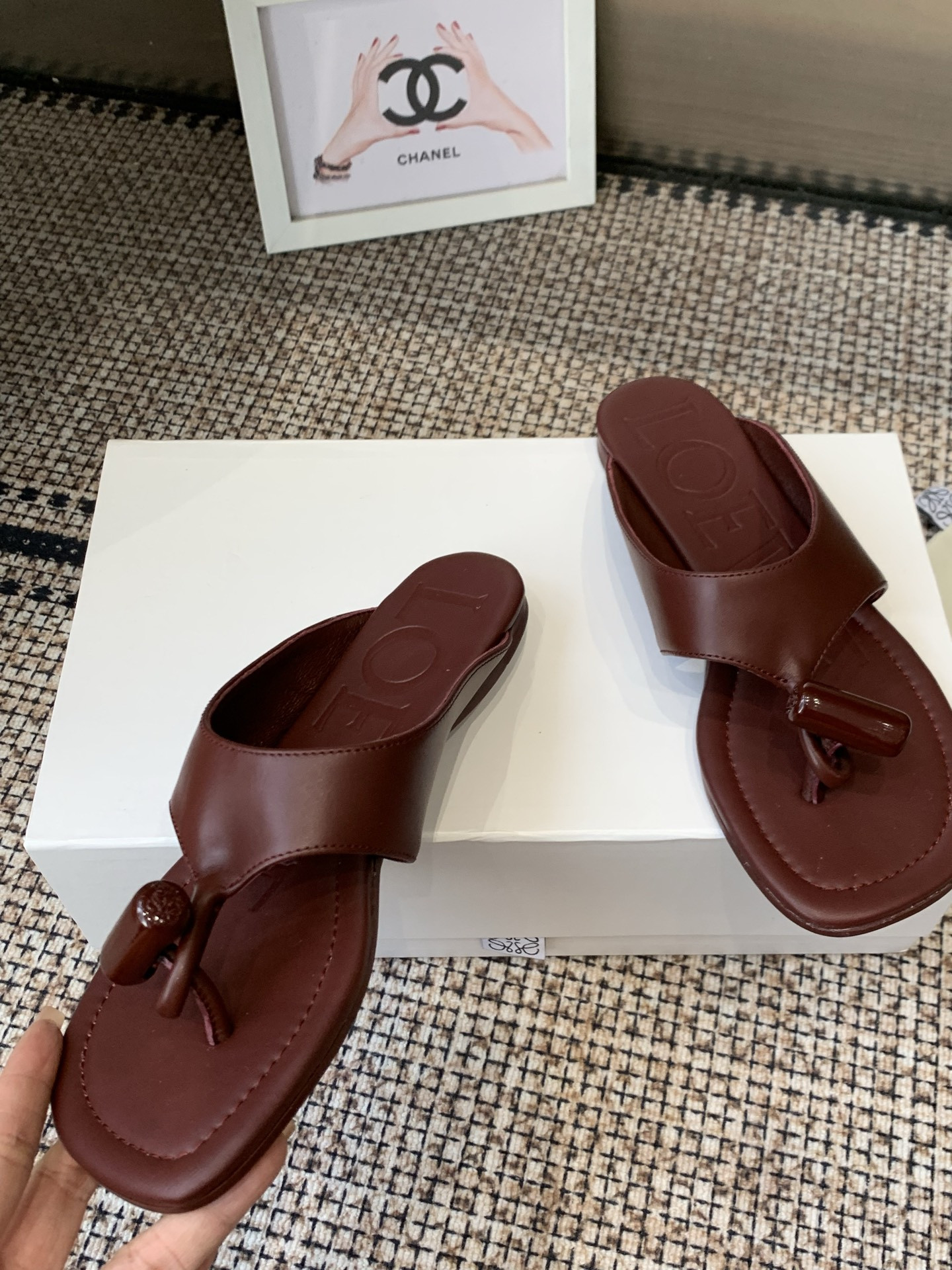 ua L0ew* toggle flat sandals
