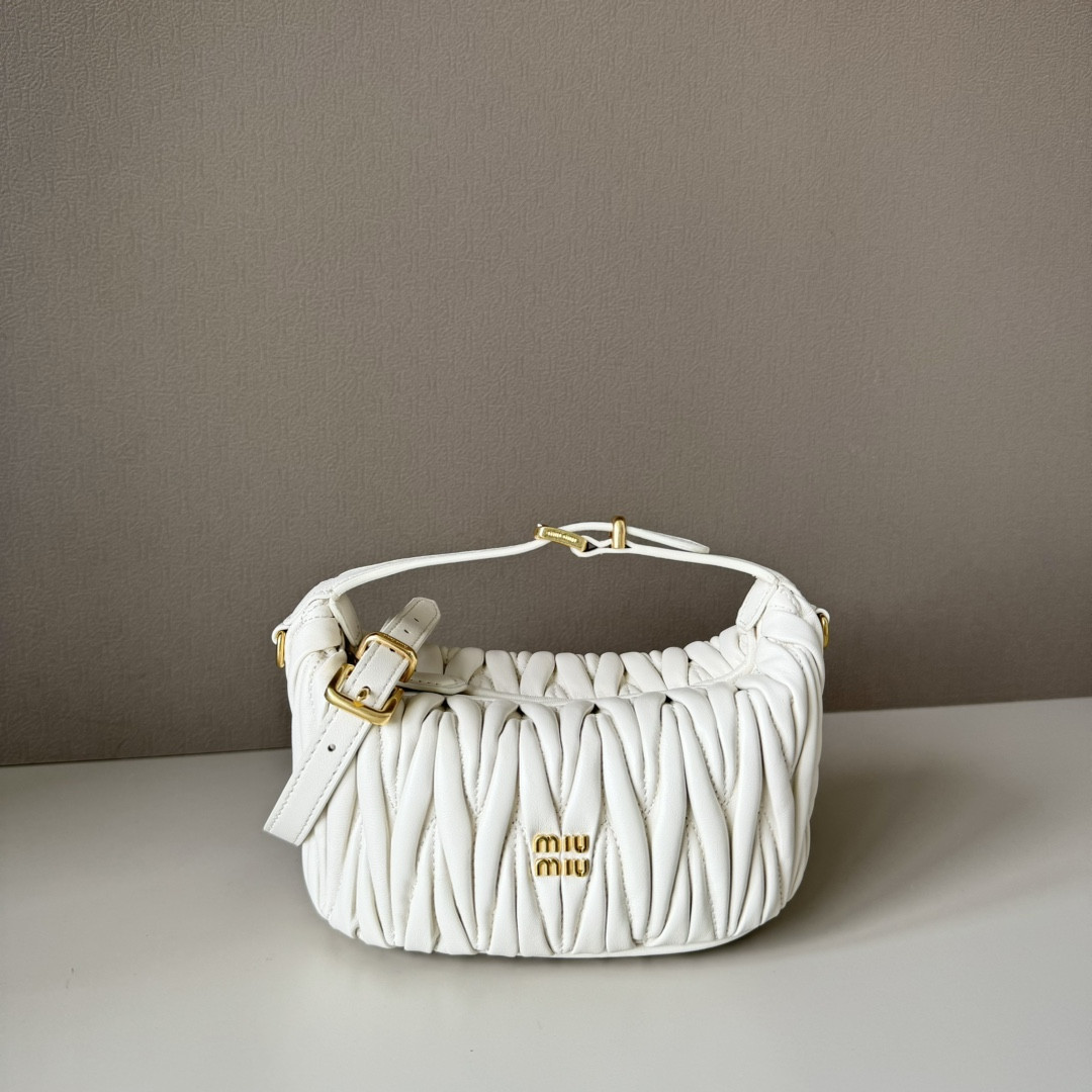 M1v M1v matelasse pouch nappa bag 15x8.5x8cm