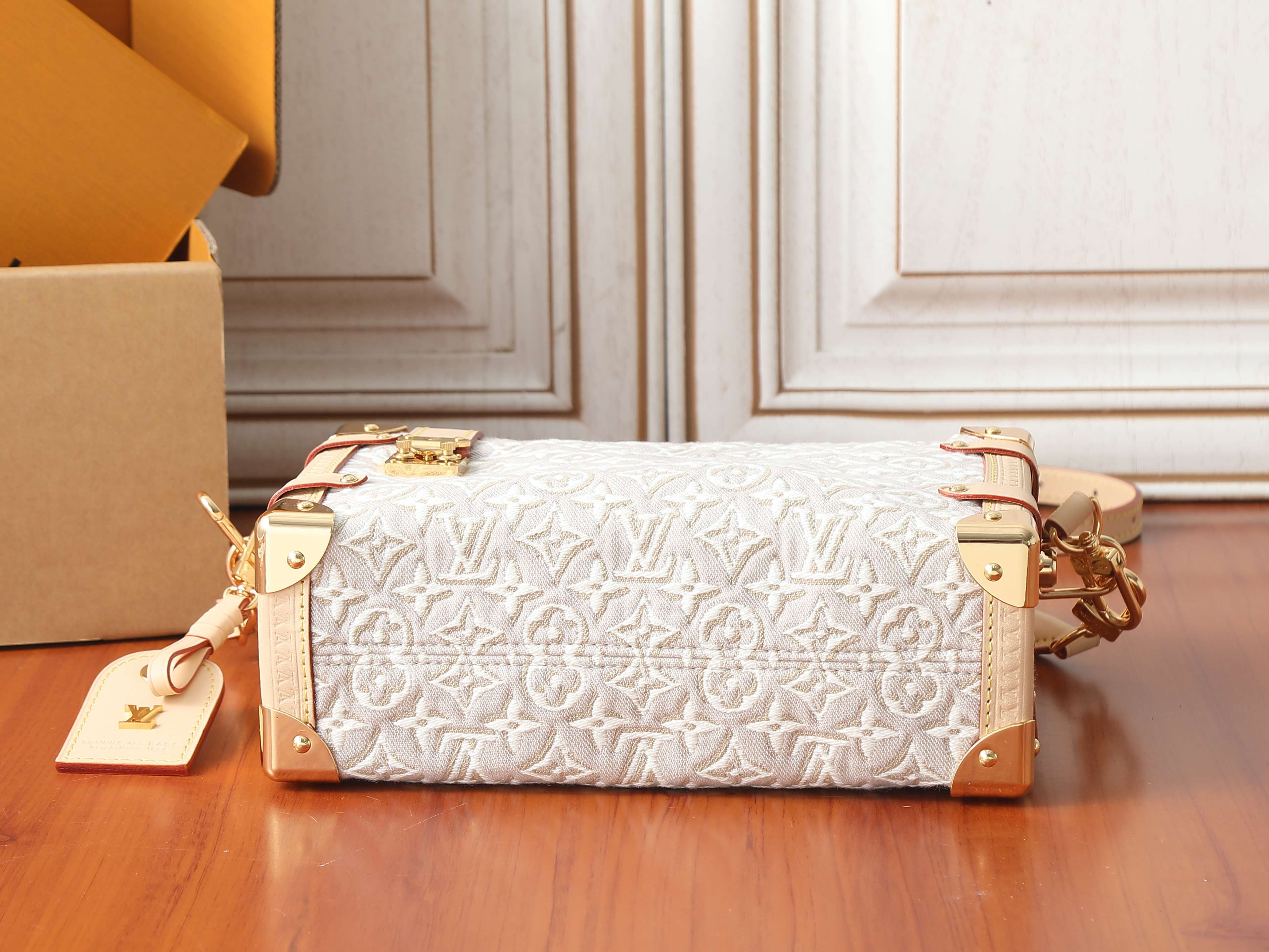 LV Side Trunk MM M2A145 23.5x16x8.5cm