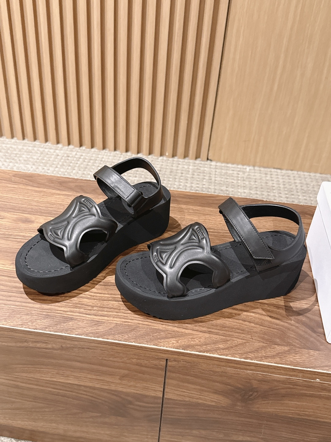 ua Ce**e sunny sandals