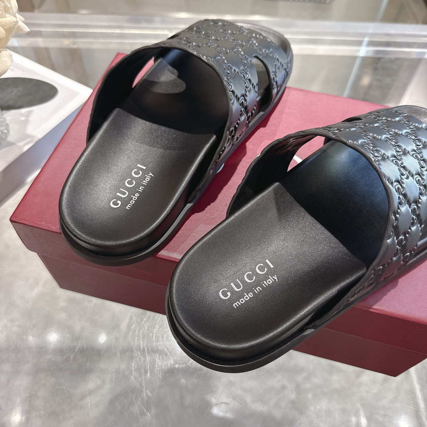 ua G*u*i slides