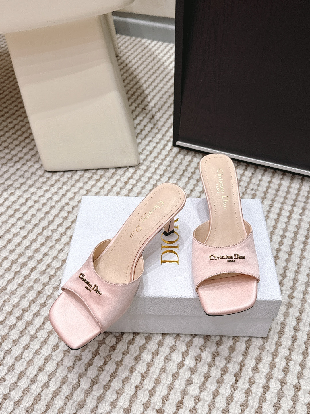 ua D*or slide