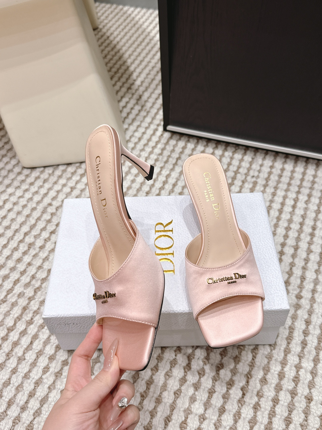 ua D*or slide