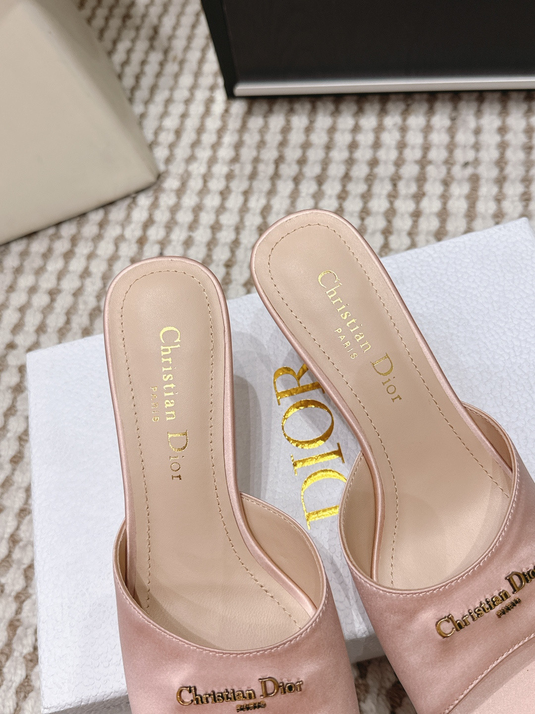 ua D*or slide